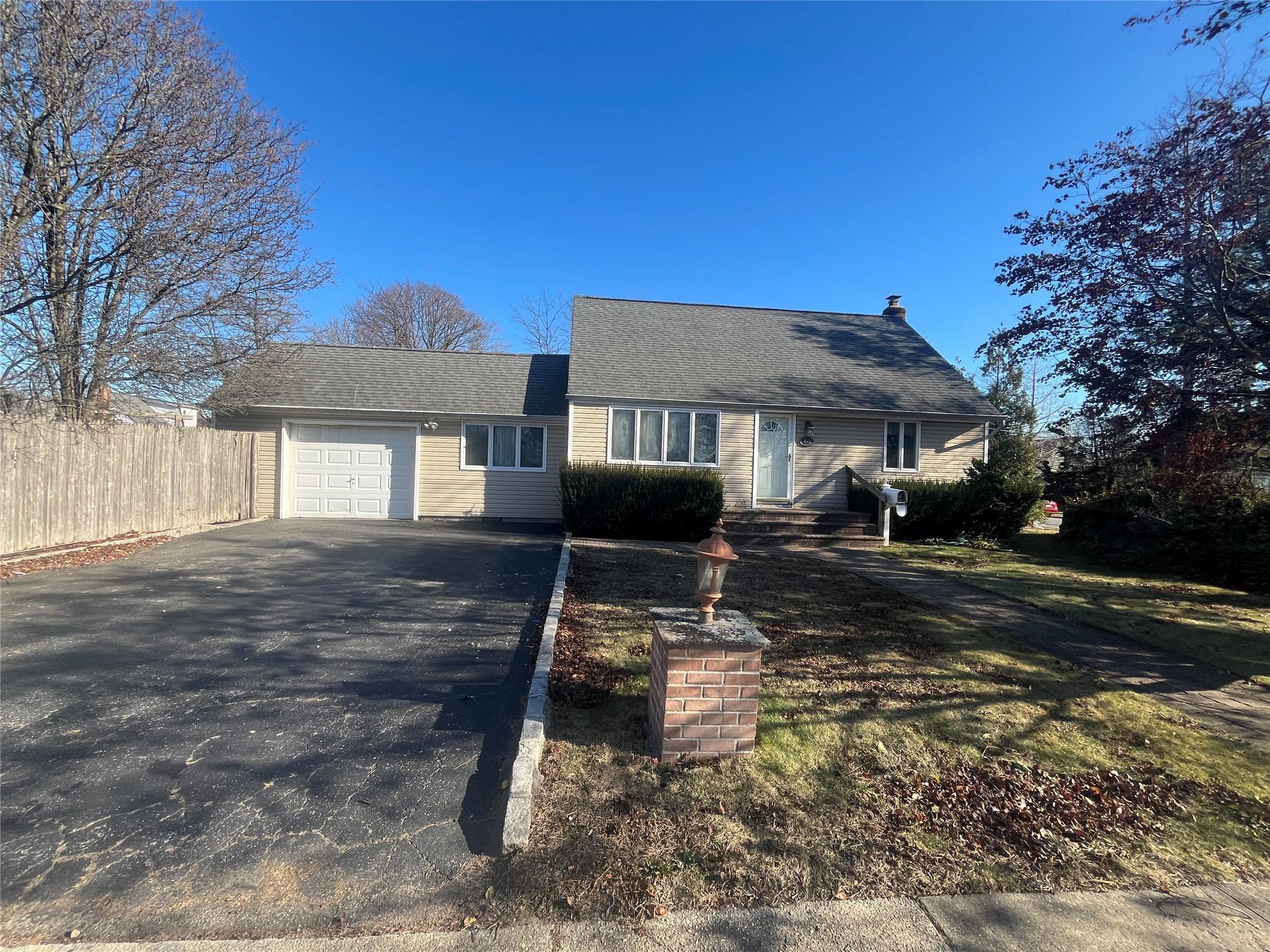 17th St, West Babylon, NY 11704