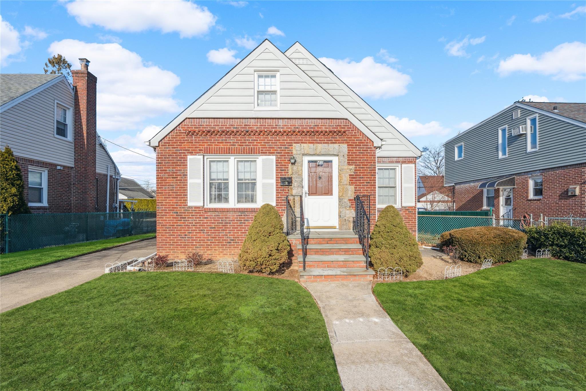Hillside Ln, New Hyde Park, NY 11040