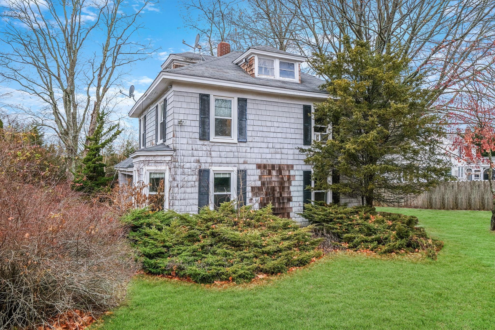 Baycrest Ave, Westhampton, NY 11977