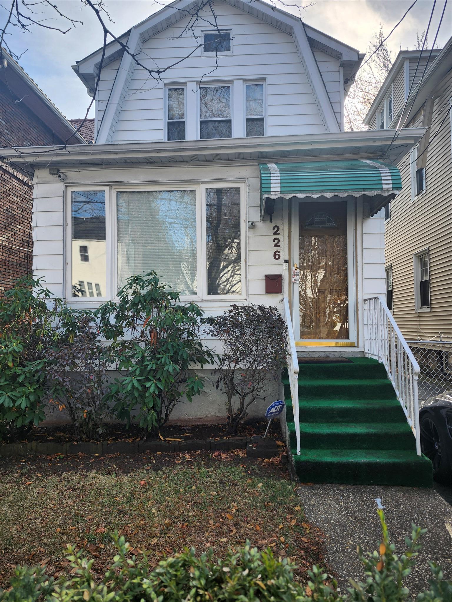 E 5th St, Mount Vernon, NY 10553