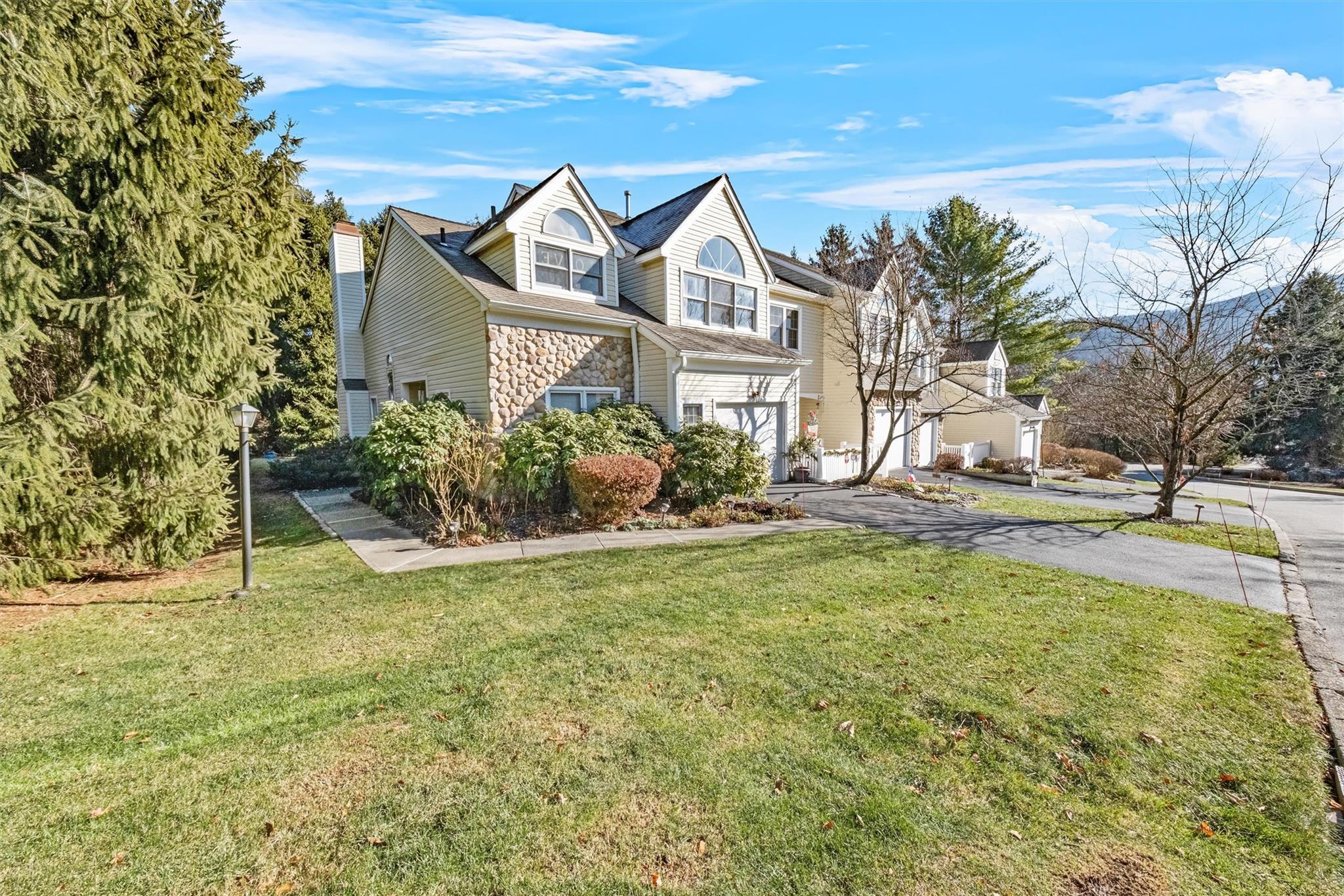 Spruce Ridge Dr, Fishkill, NY 12524