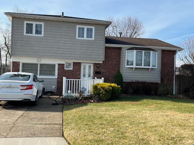 W 22nd St, Deer Park, NY 11729