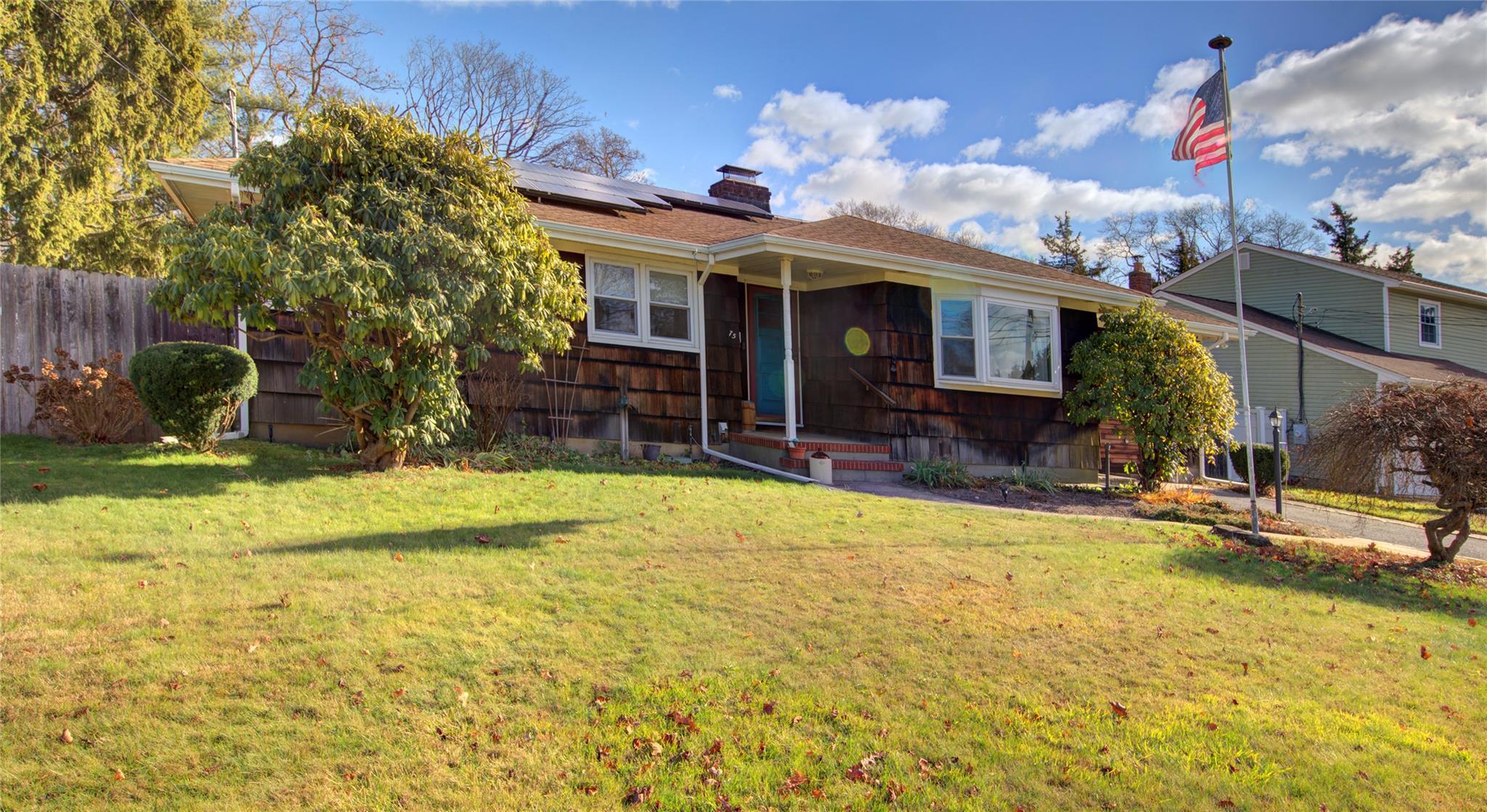 Miller Ave, North Babylon, NY 11703