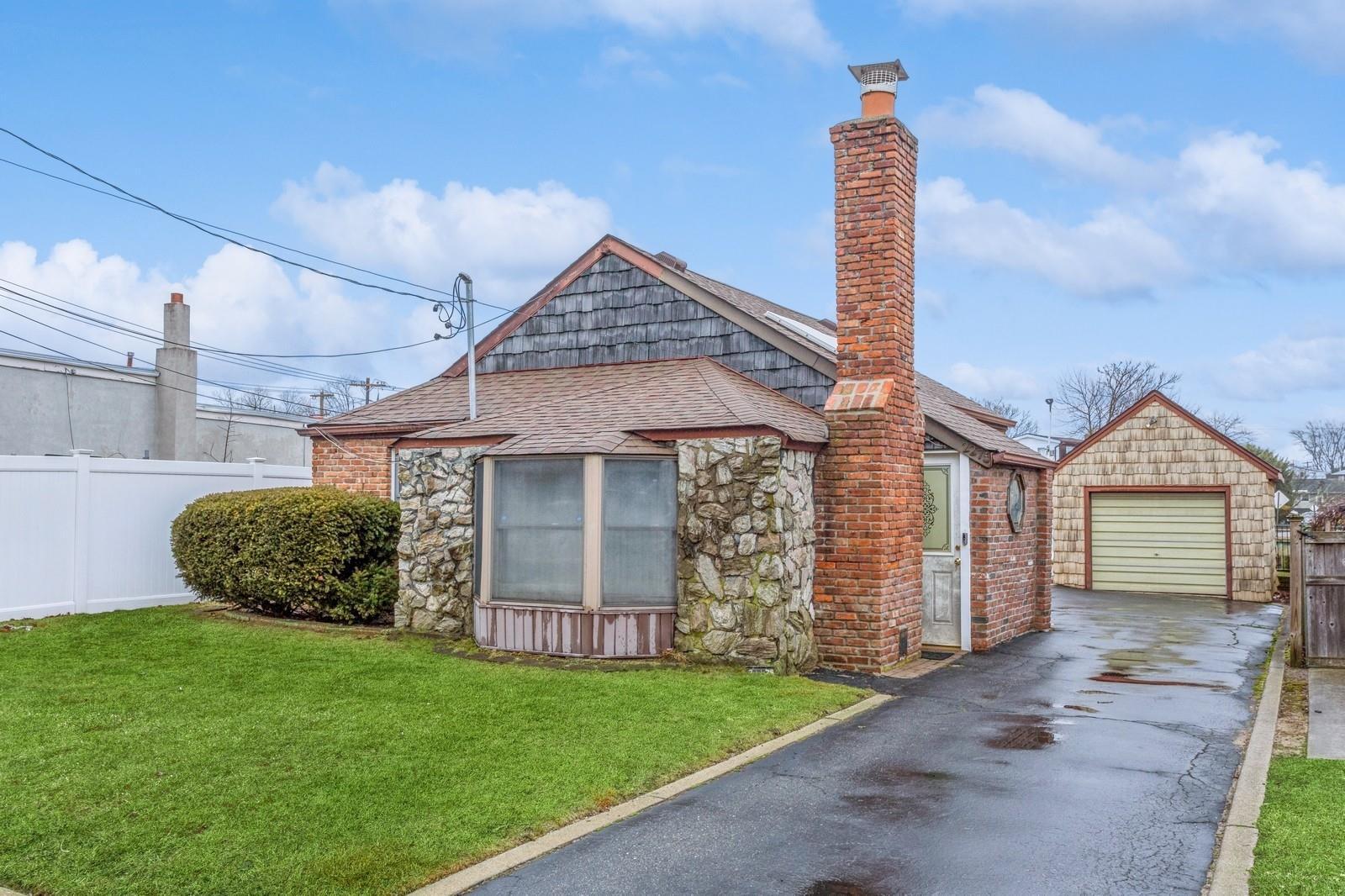 Townsend Rd, Seaford, NY 11783