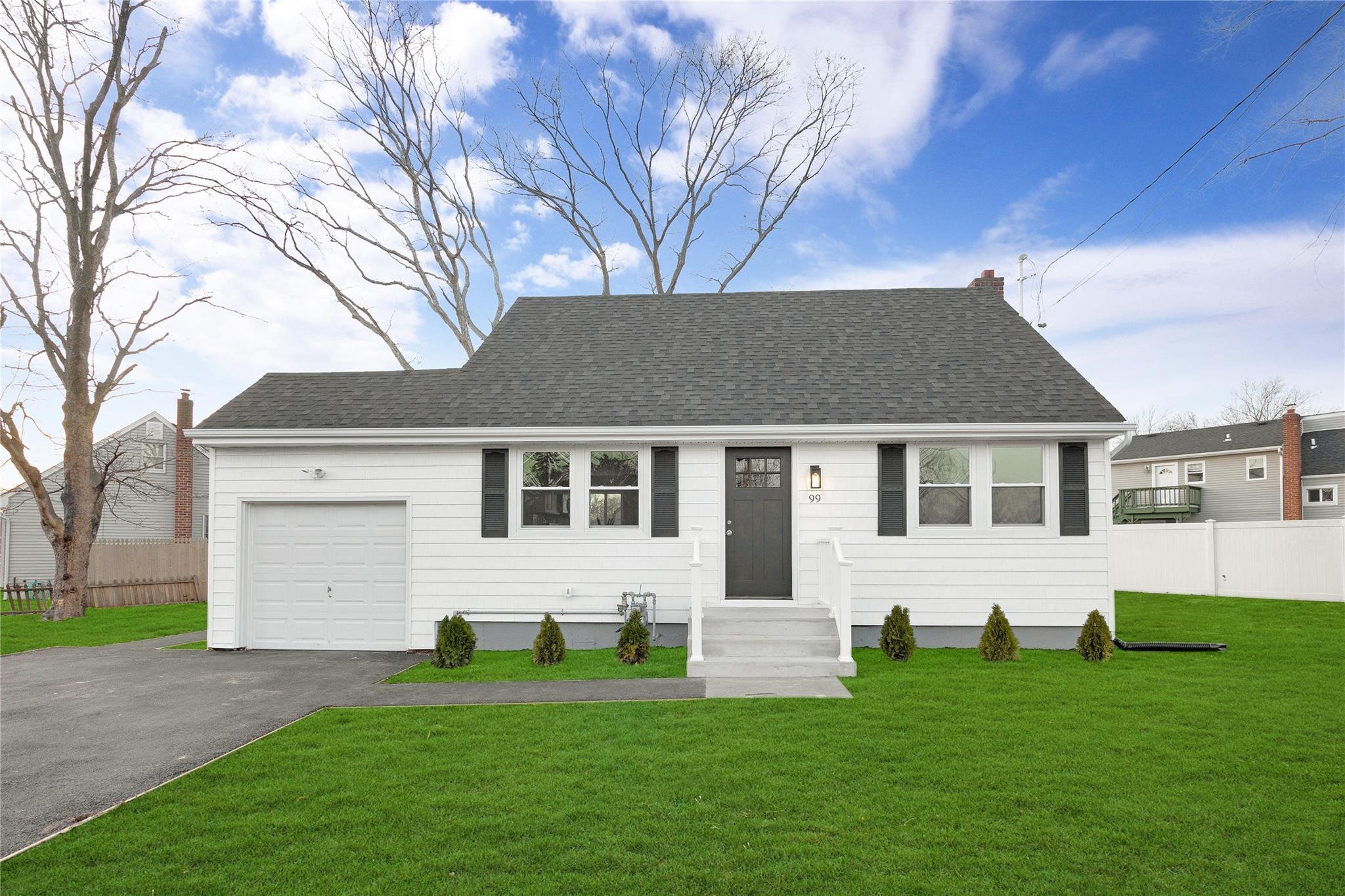 Wantagh Ave, East Islip, NY 11730