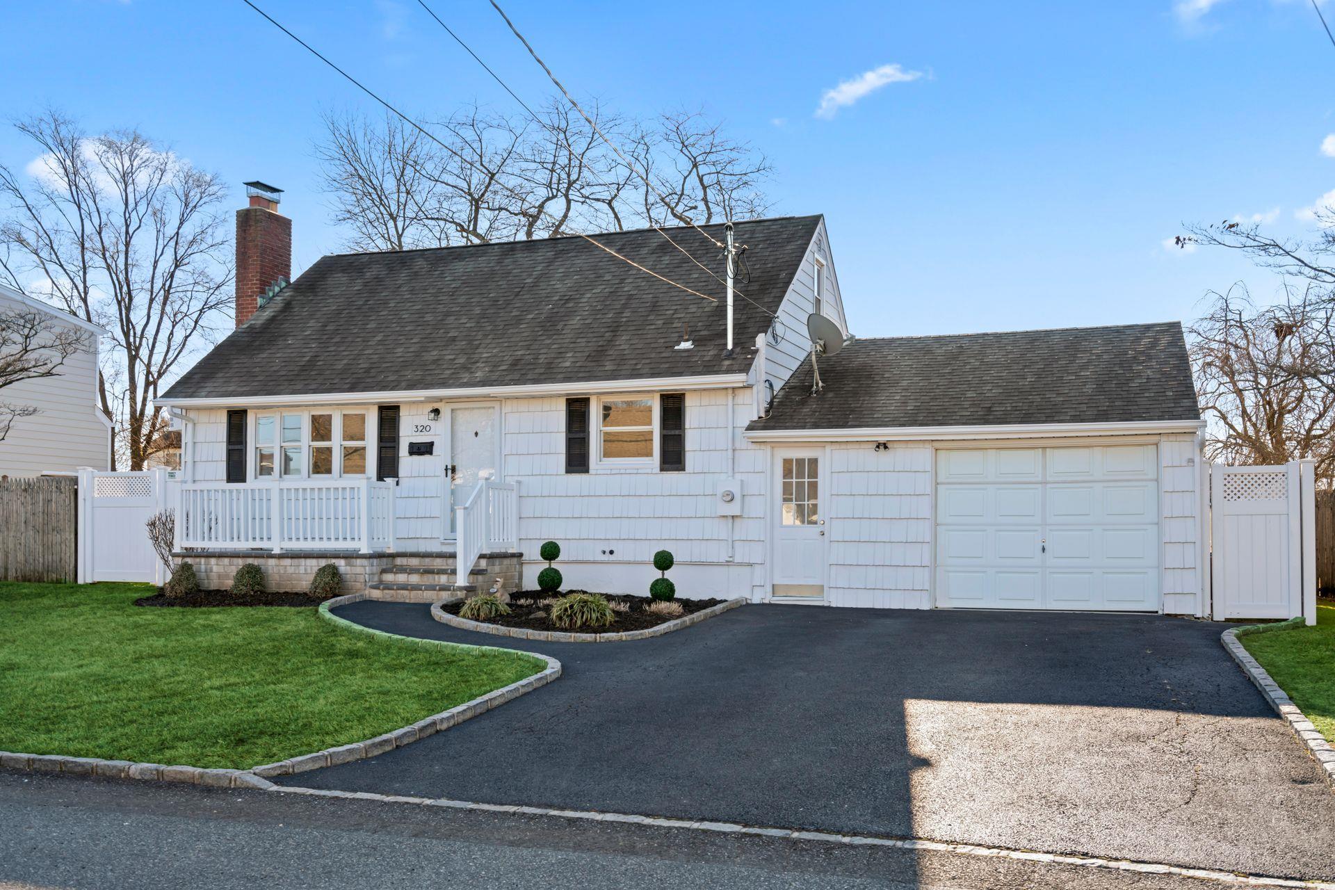 Kurzon Rd, West Islip, NY 11795