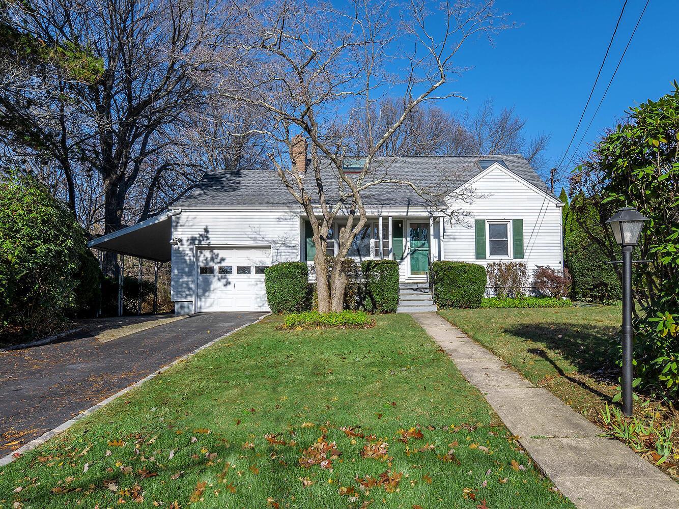 Club Rd, Sea Cliff, NY 11579