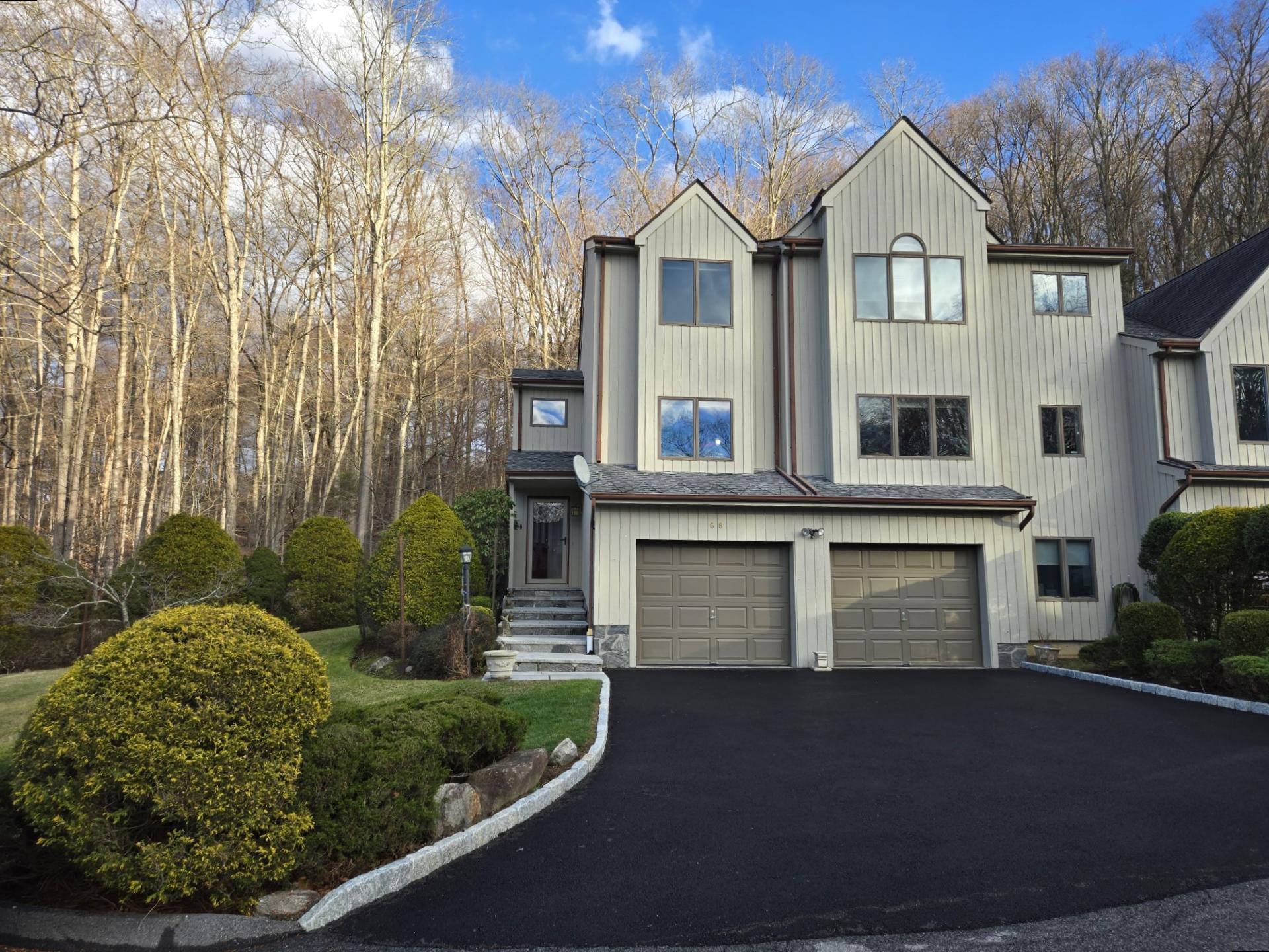 Clearwood Ct, Somers, NY 10589