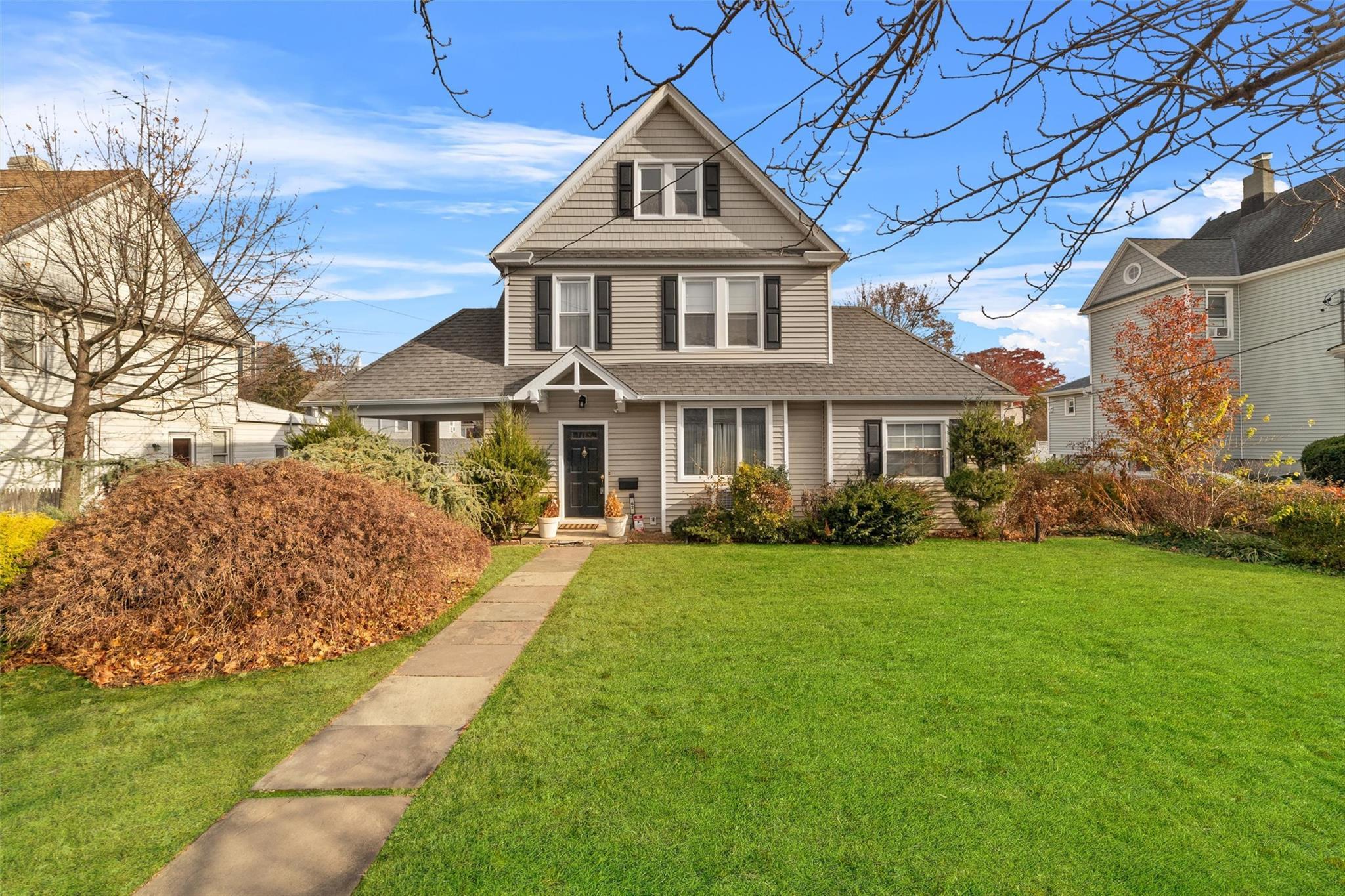 Woodland Ave, New Rochelle, NY 10805