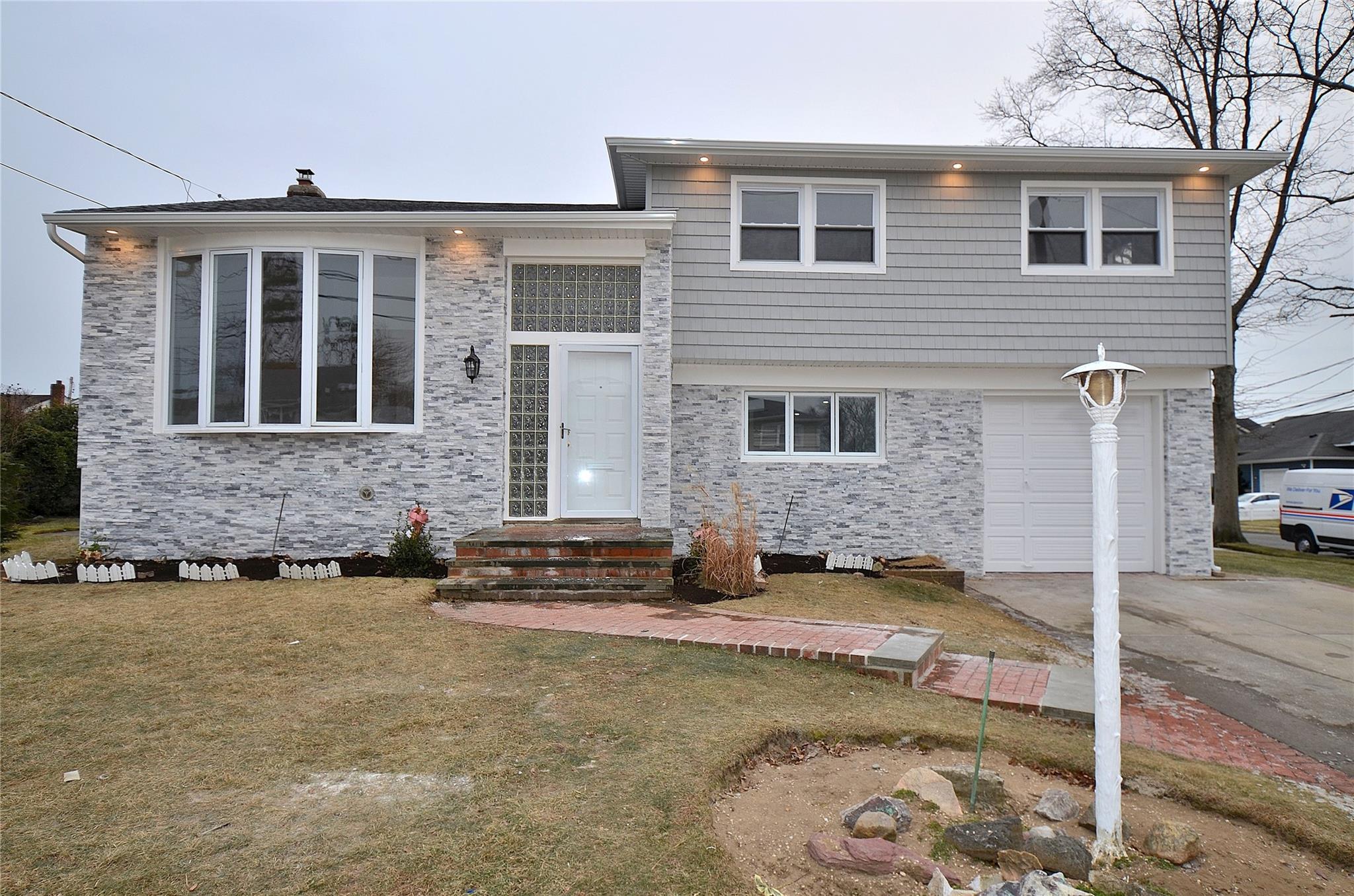 Jeffrey Dr, Baldwin, NY 11510