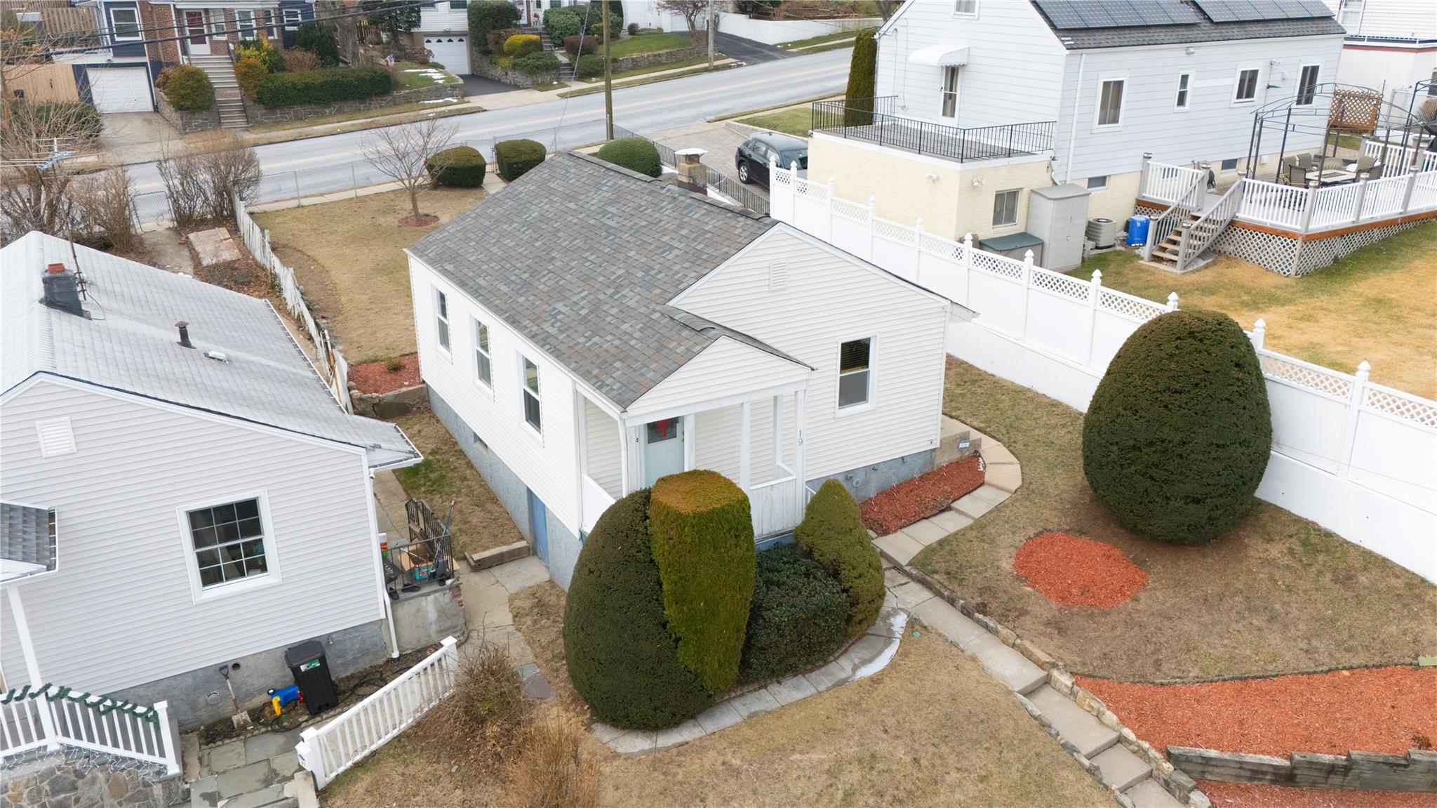 Floral Ln, Yonkers, NY 10703