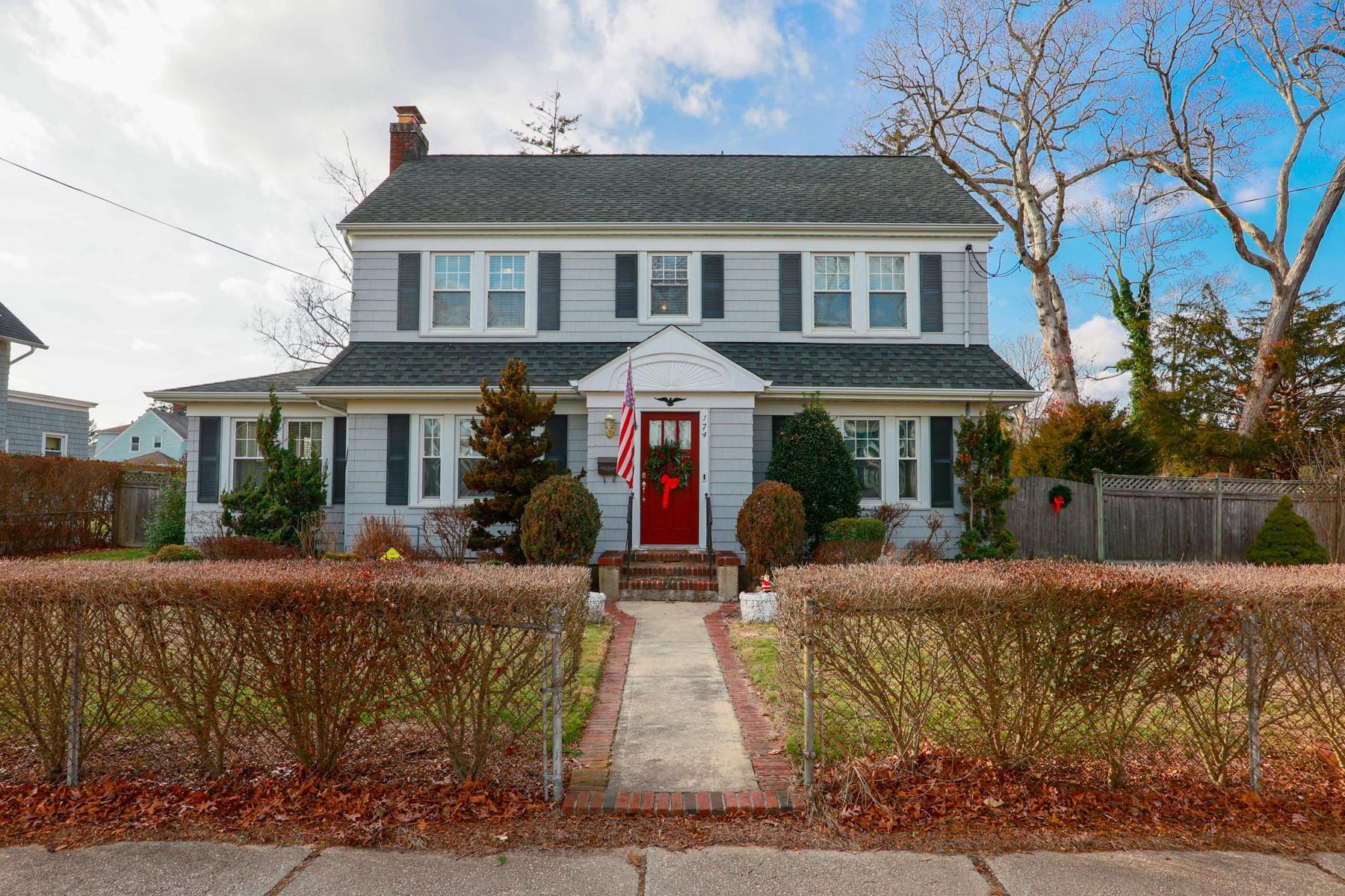 S Bay Ave, Islip, NY 11751