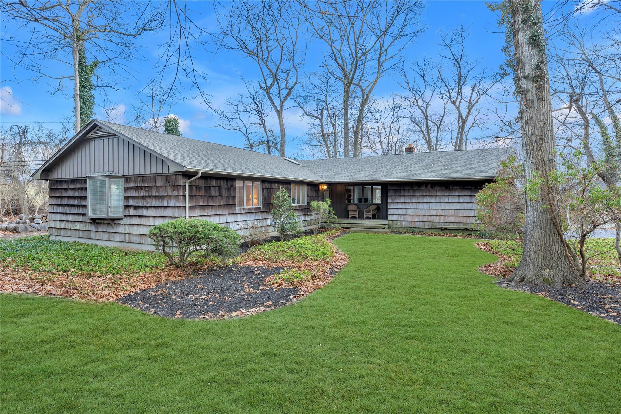 Red Oak Rd, Saint James, NY 11780