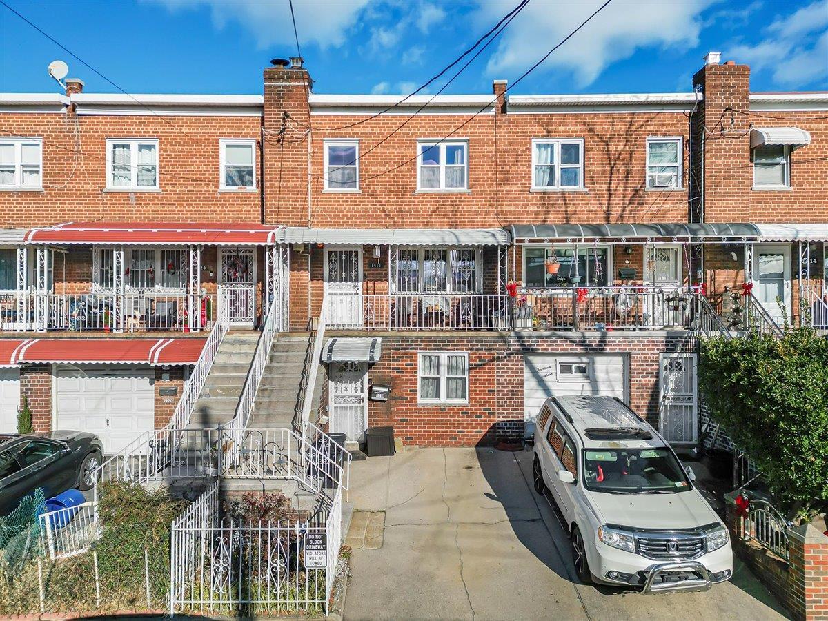 Edwards Ave, Bronx, NY 10461