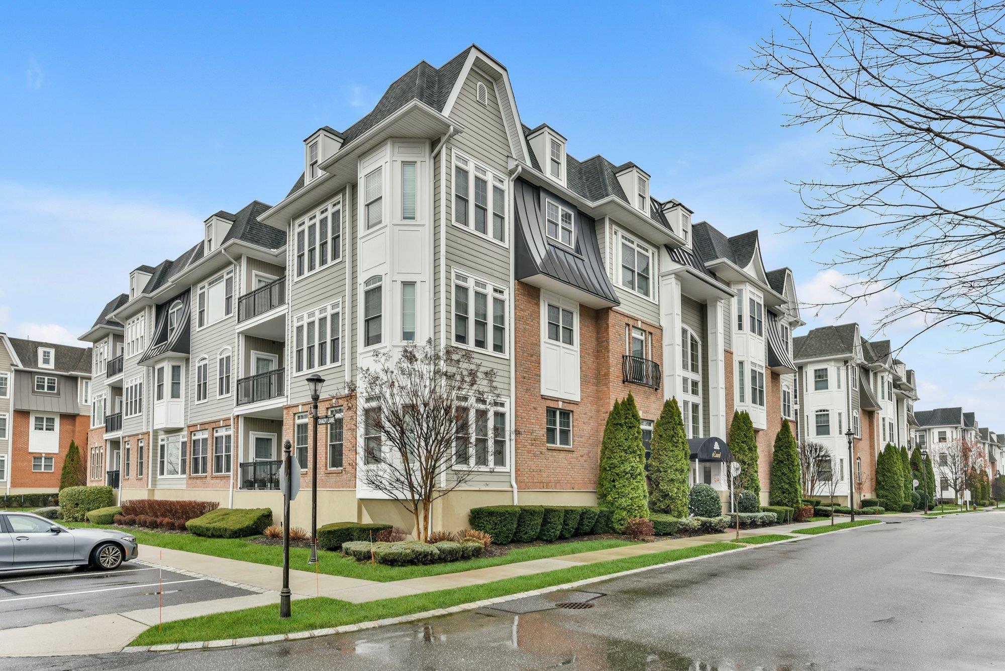 Shady Ln, Westbury, NY 11590