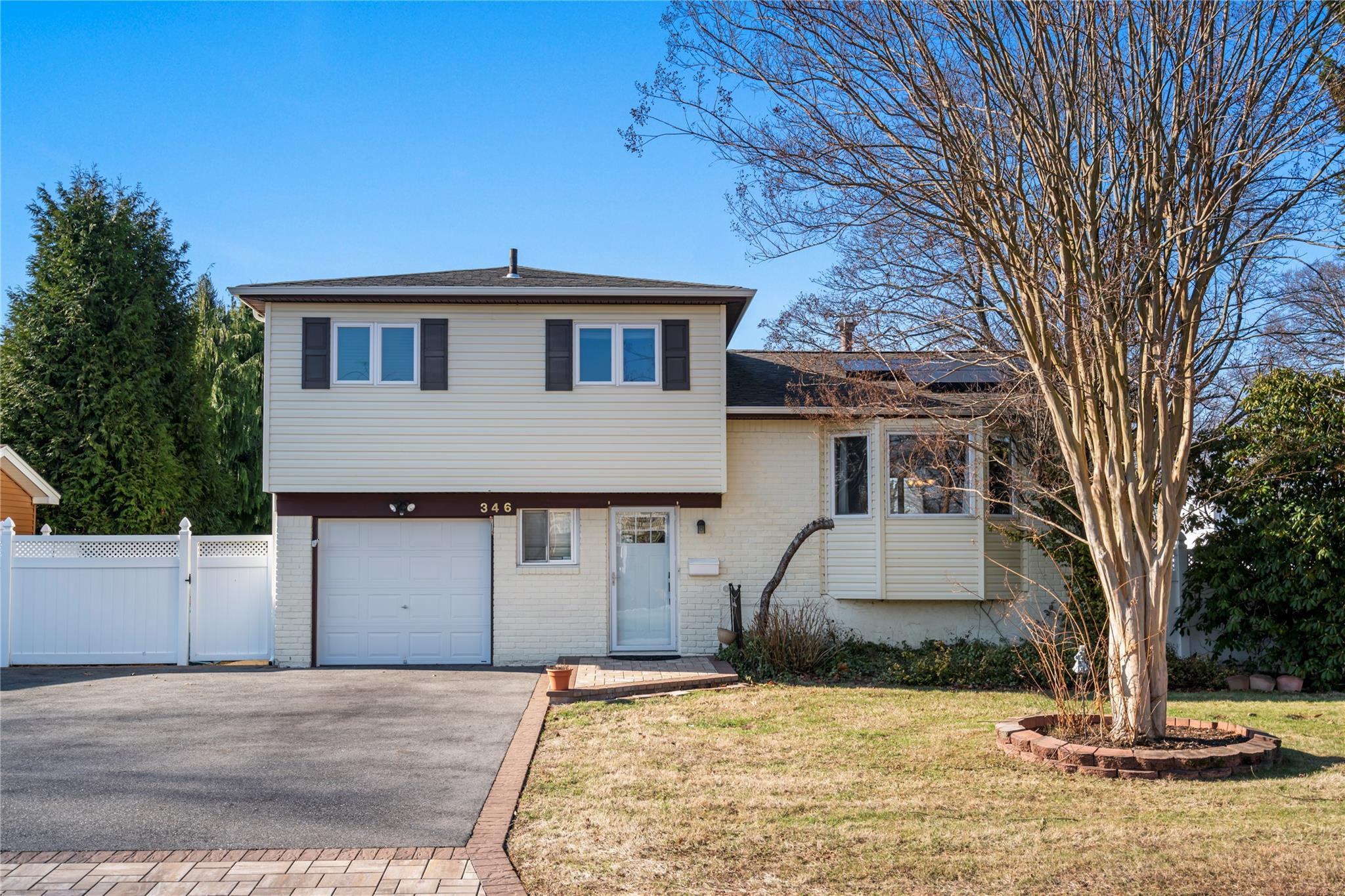 W 13th St, Deer Park, NY 11729