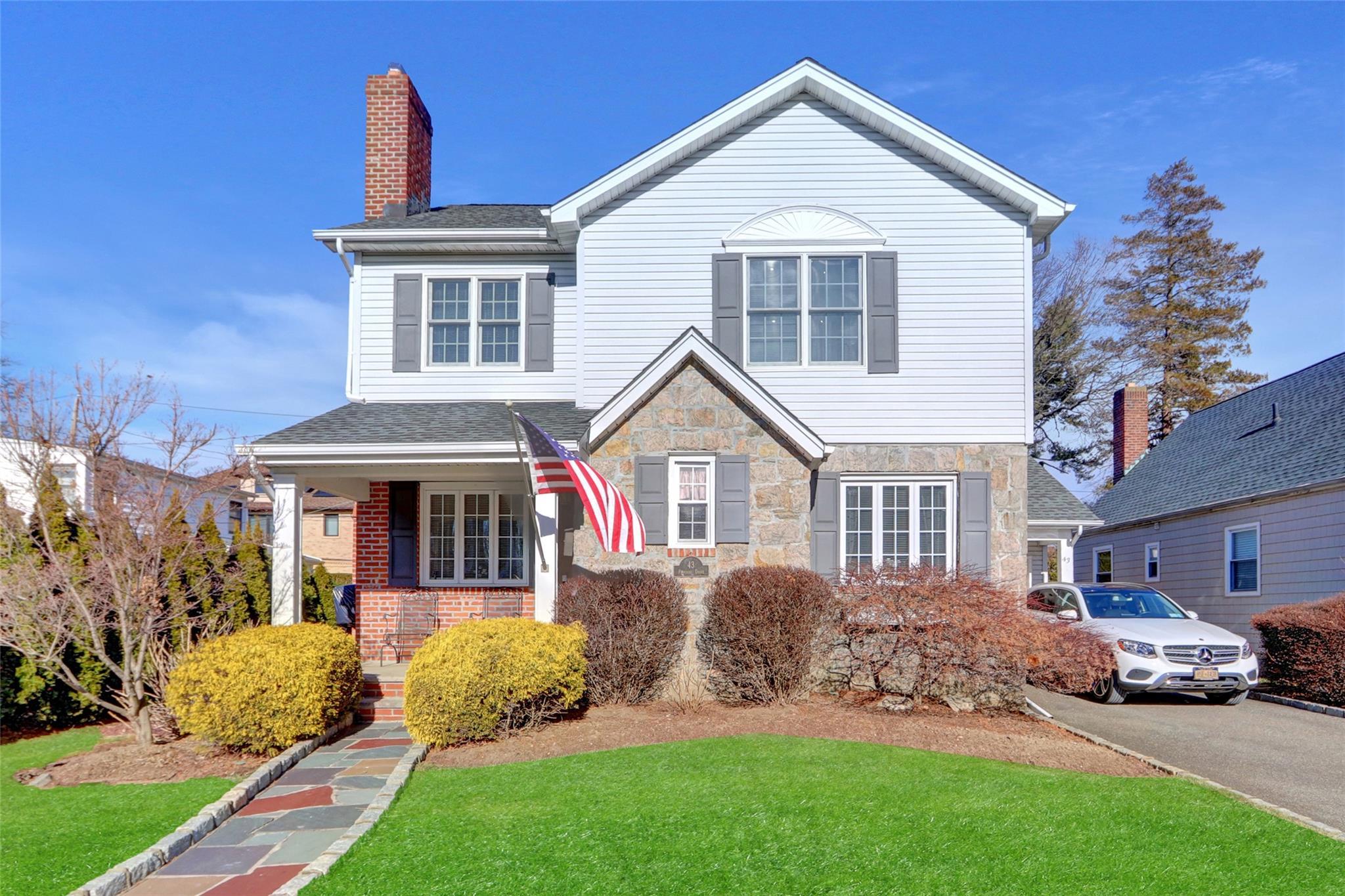 Primrose Dr, New Hyde Park, NY 11040