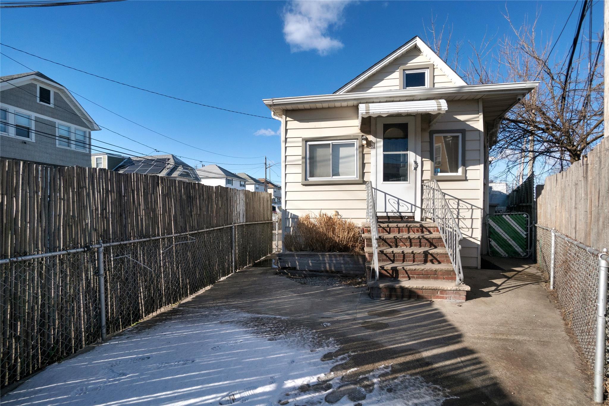 Beach 88th St, Rockaway Beach, NY 11693
