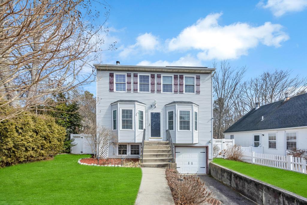 Tyler Ave, Miller Place, NY 11764