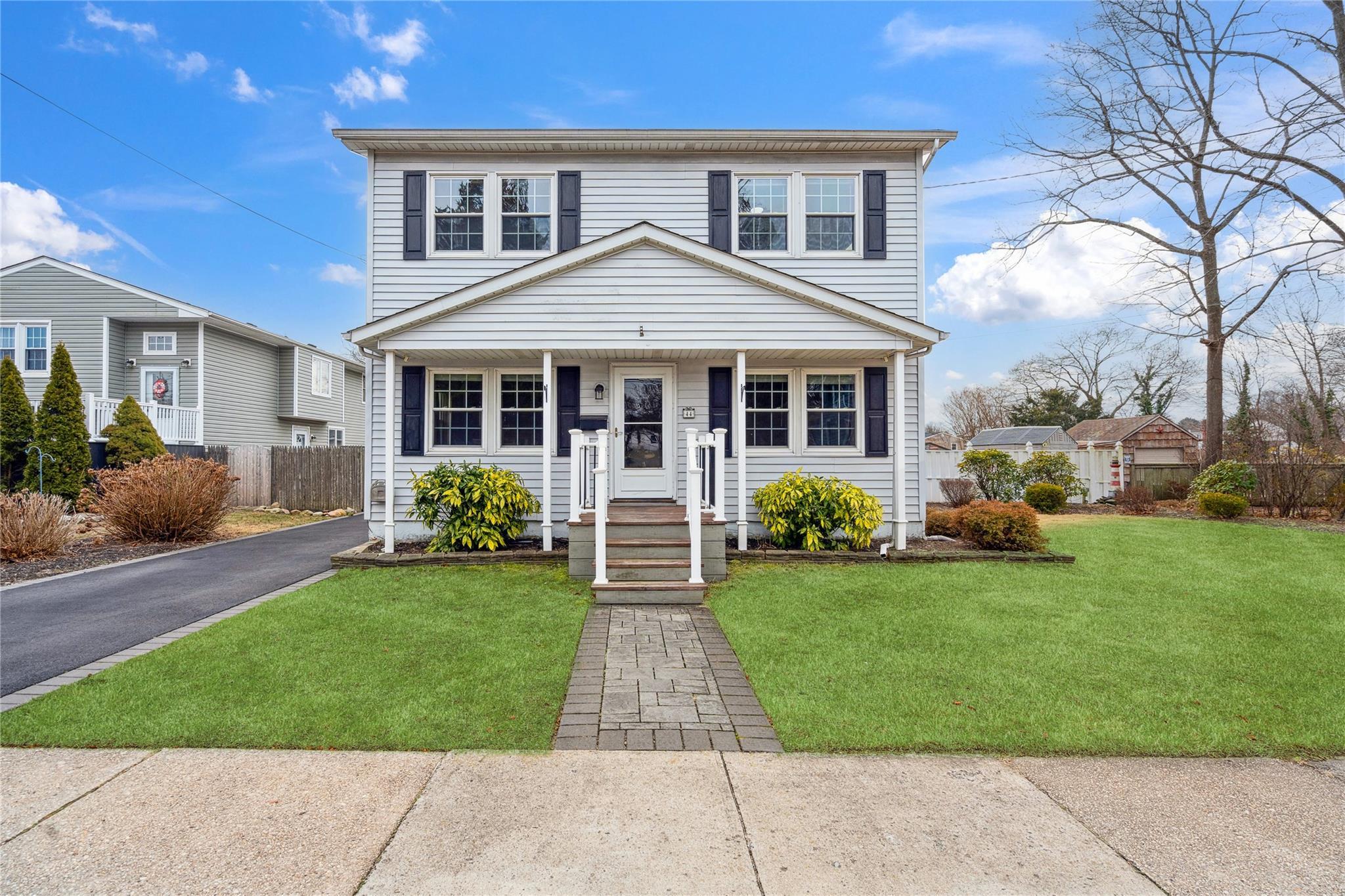 Richard Ave, Islip Terrace, NY 11752