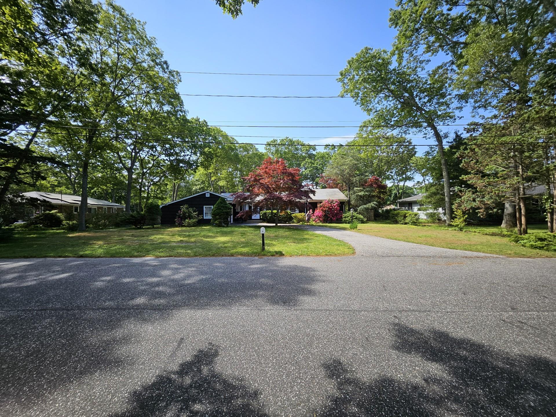 Evergreen Ct, East Quogue, NY 11942
