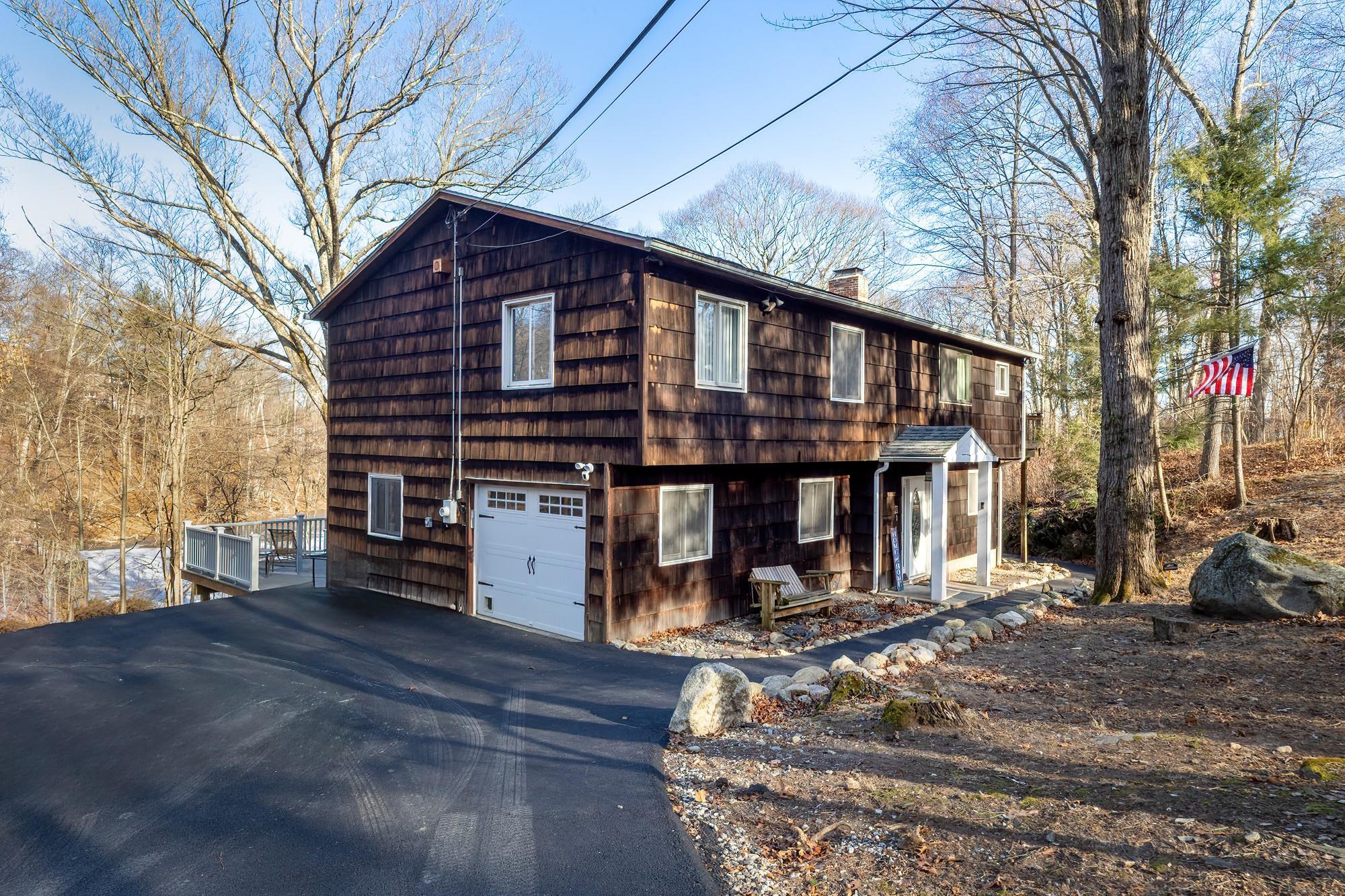 Sylvan Rd, Lake Peekskill, NY 10537