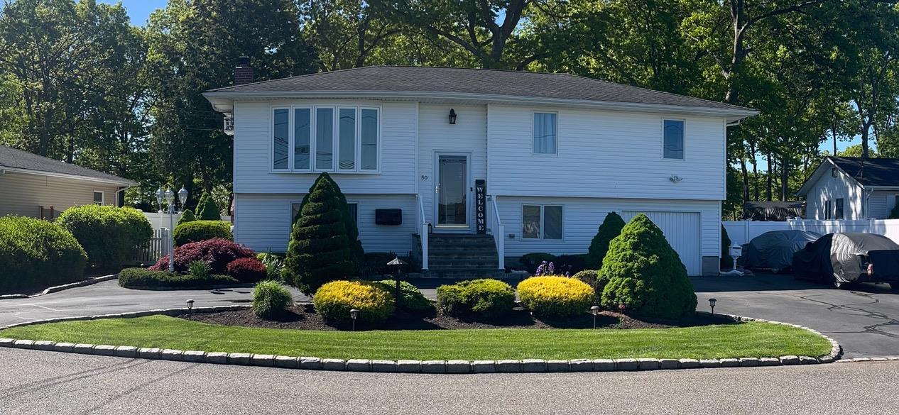Pitt Ave, Deer Park, NY 11729