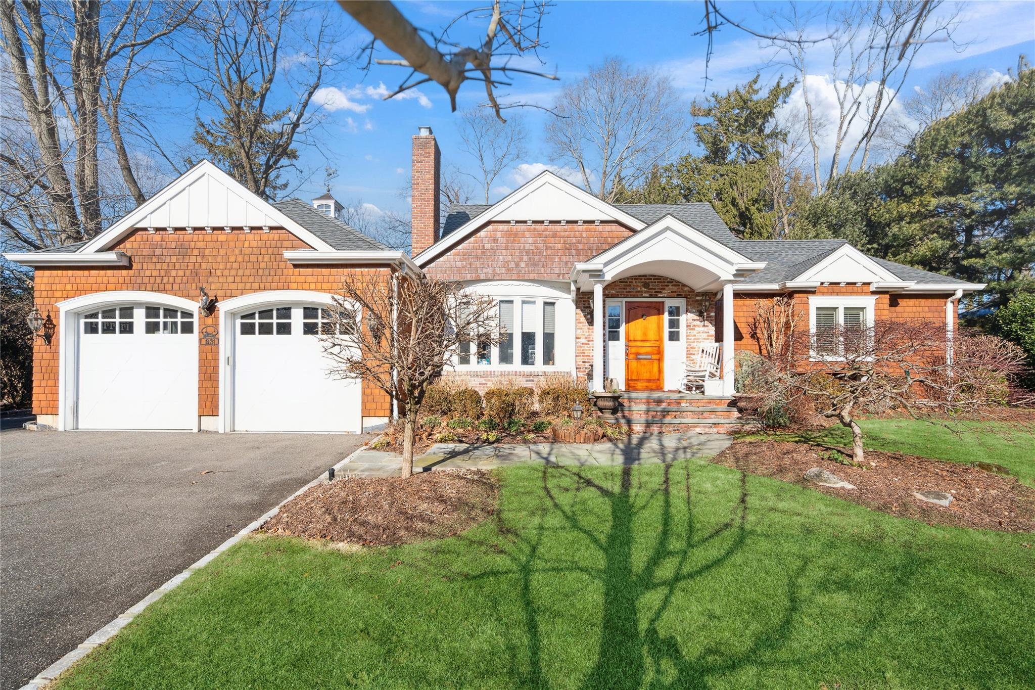 Revere Rd, Roslyn Heights, NY 11577