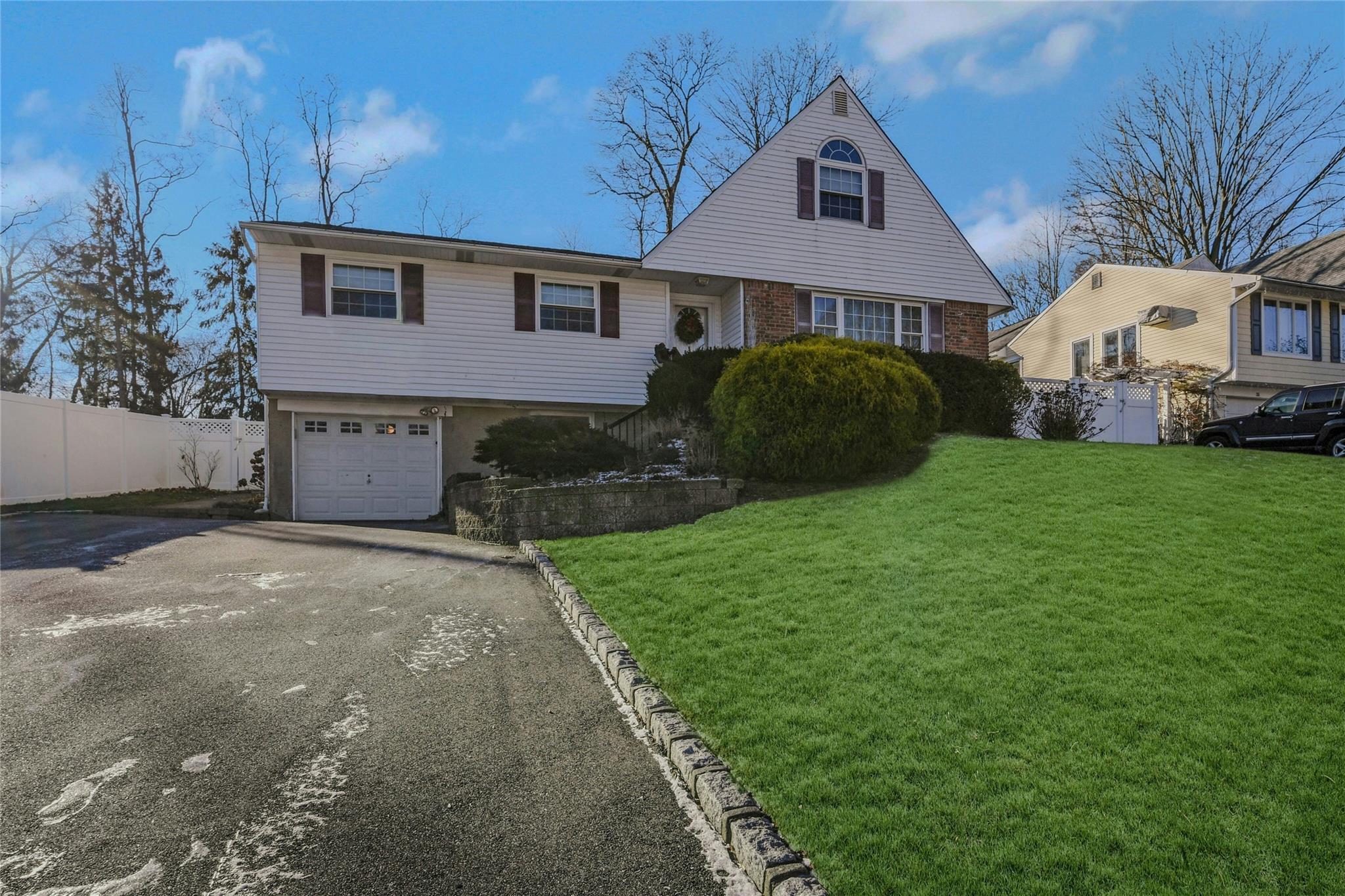 Carriage Dr, Kings Park, NY 11754