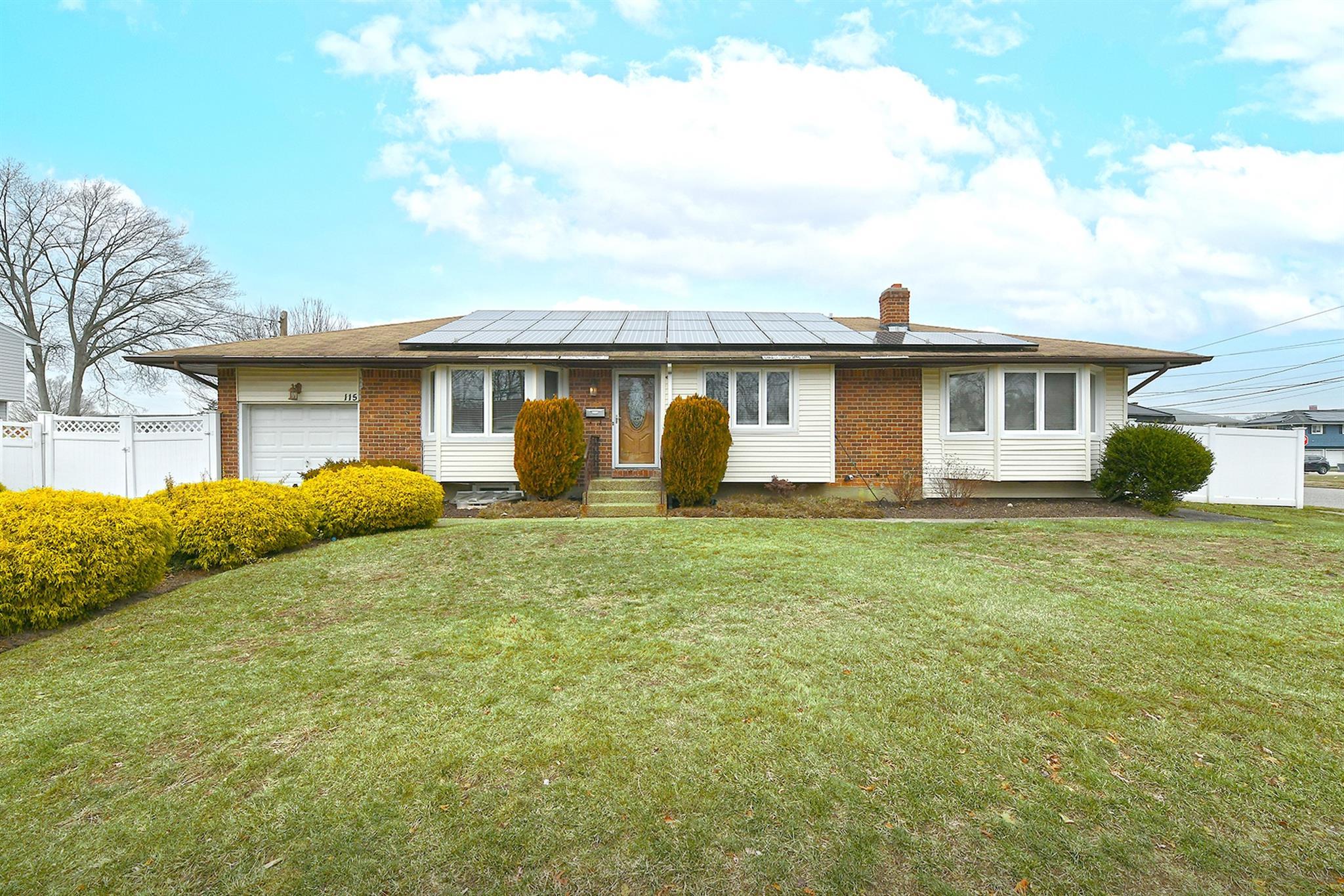 Bowling Ln, Deer Park, NY 11729