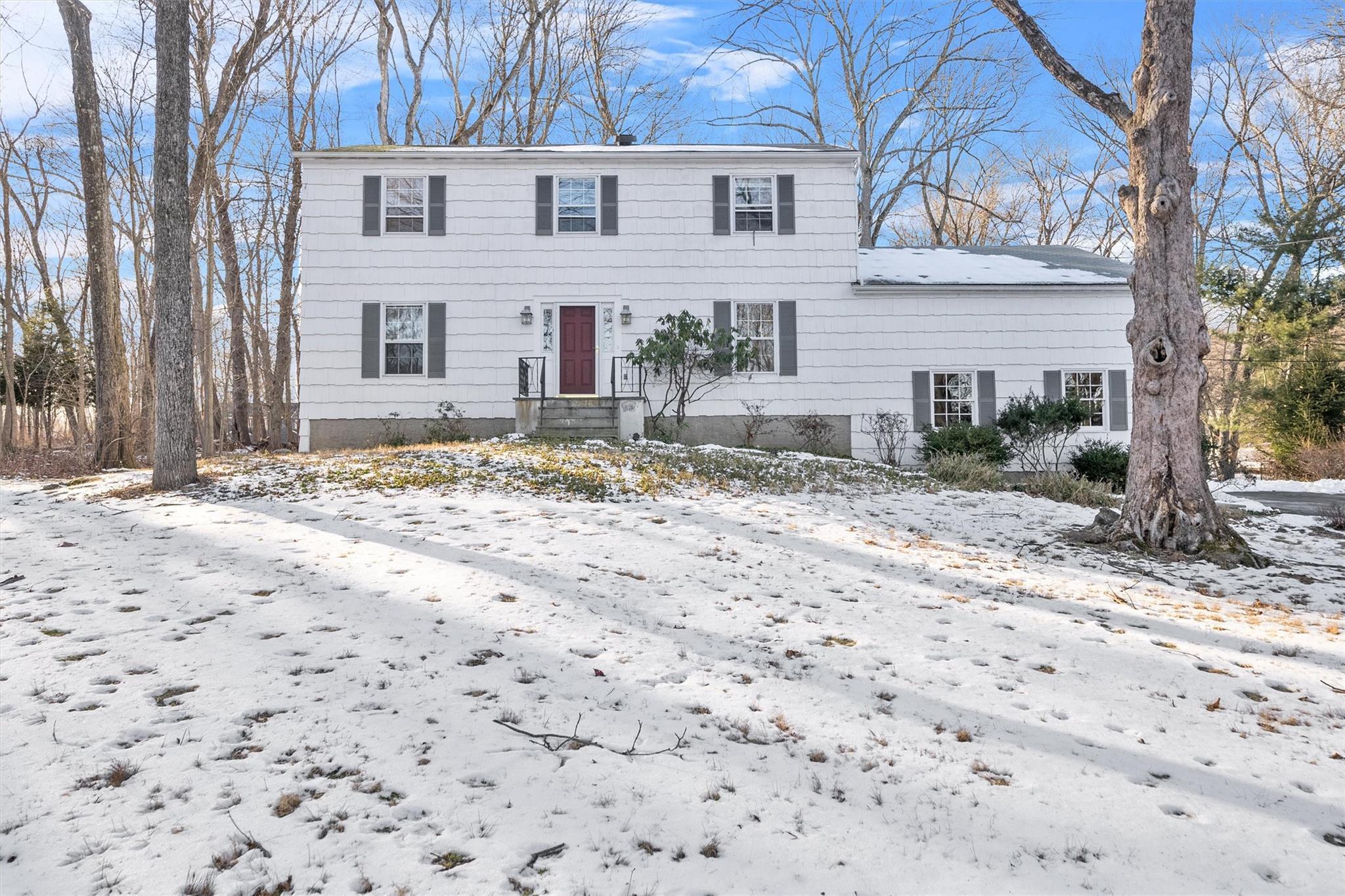 Summit Cir, Somers, NY 10589