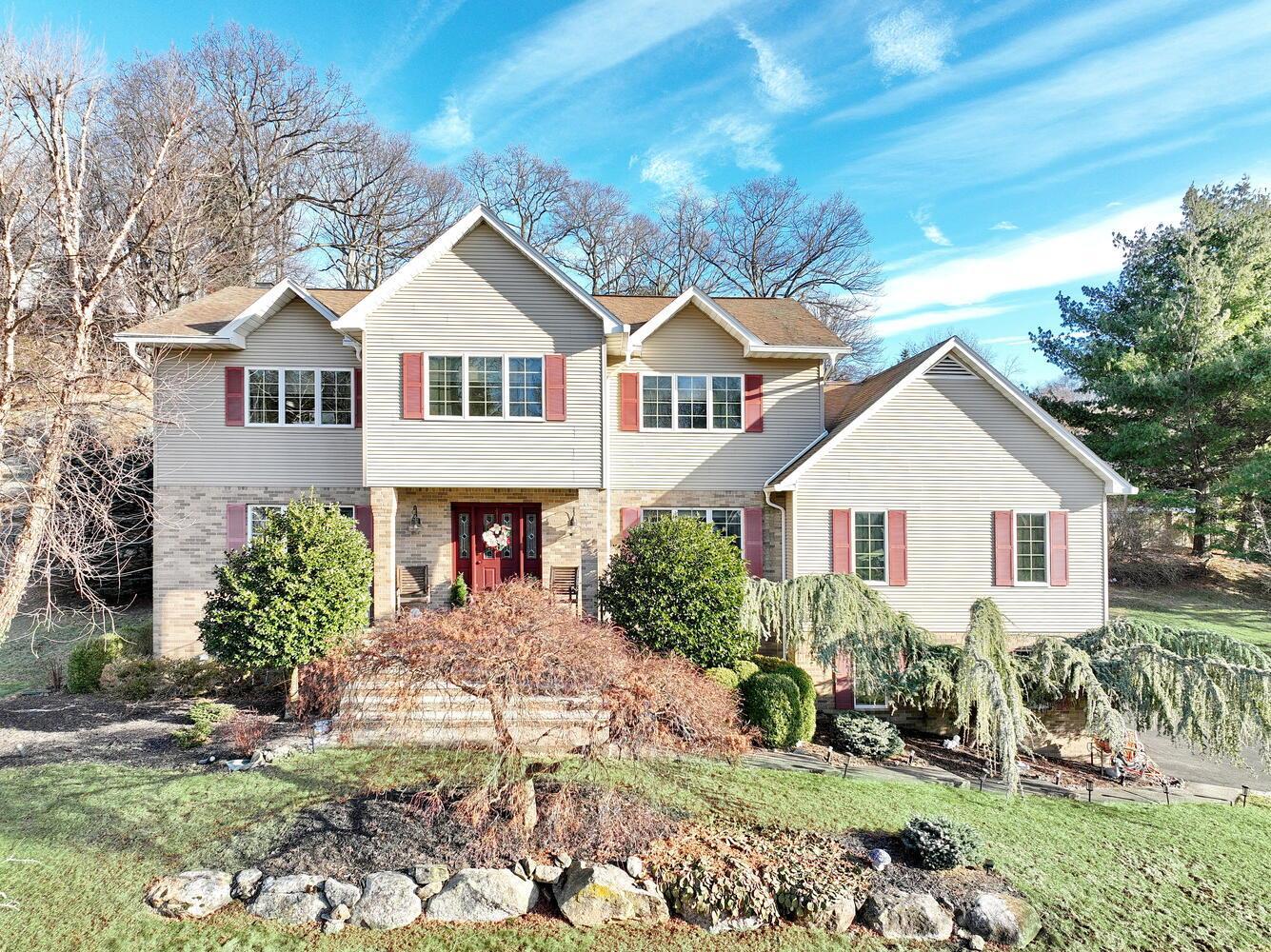 Algonquin Dr, Stony Point, NY 10980