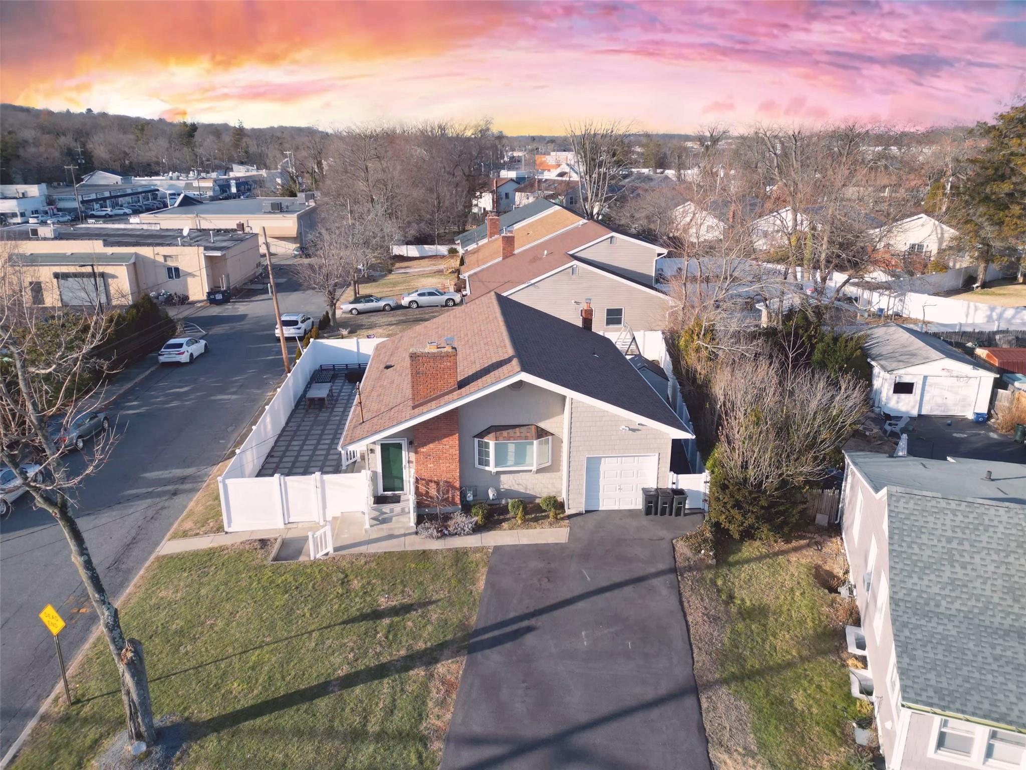 Holland St, Melville, NY 11747