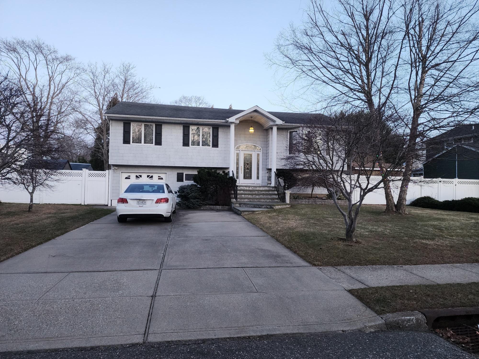 Wyandanch Rd, Sayville, NY 11782