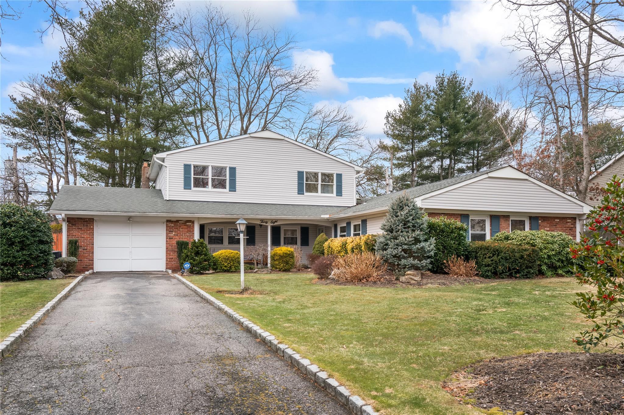 Barker Dr, Stony Brook, NY 11790