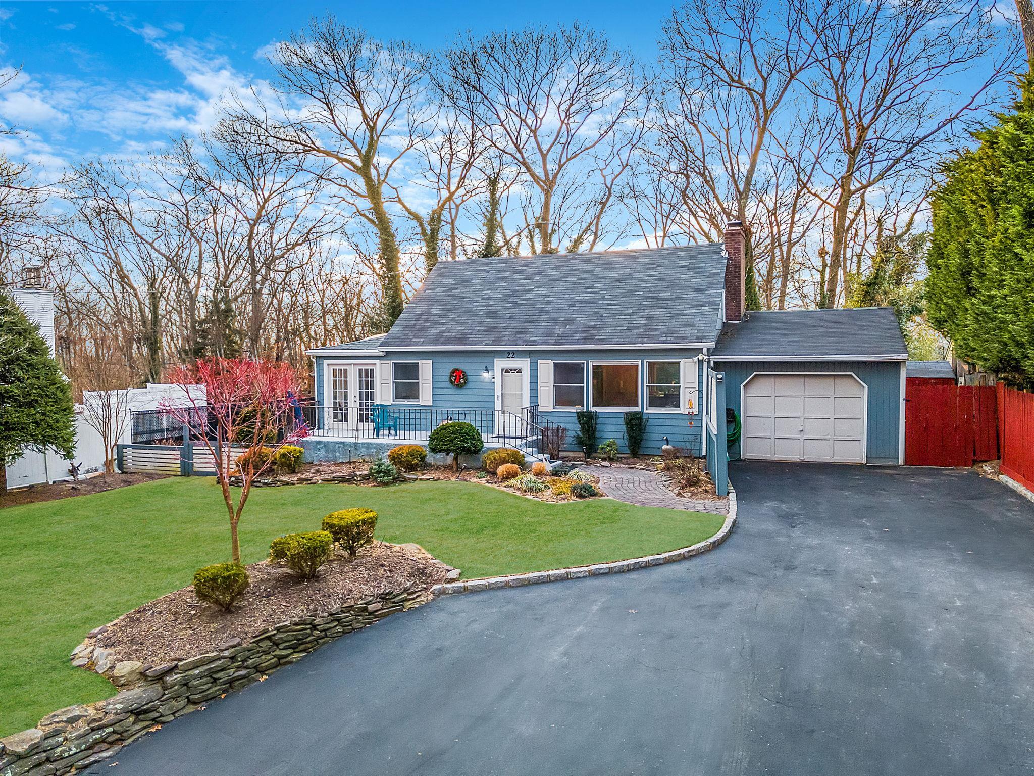 Laurelton Rd, Sound Beach, NY 11789
