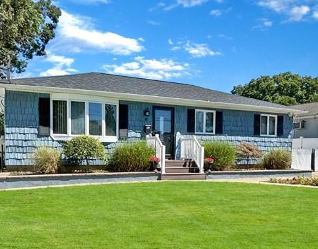 Glasgow Ave, Deer Park, NY 11729
