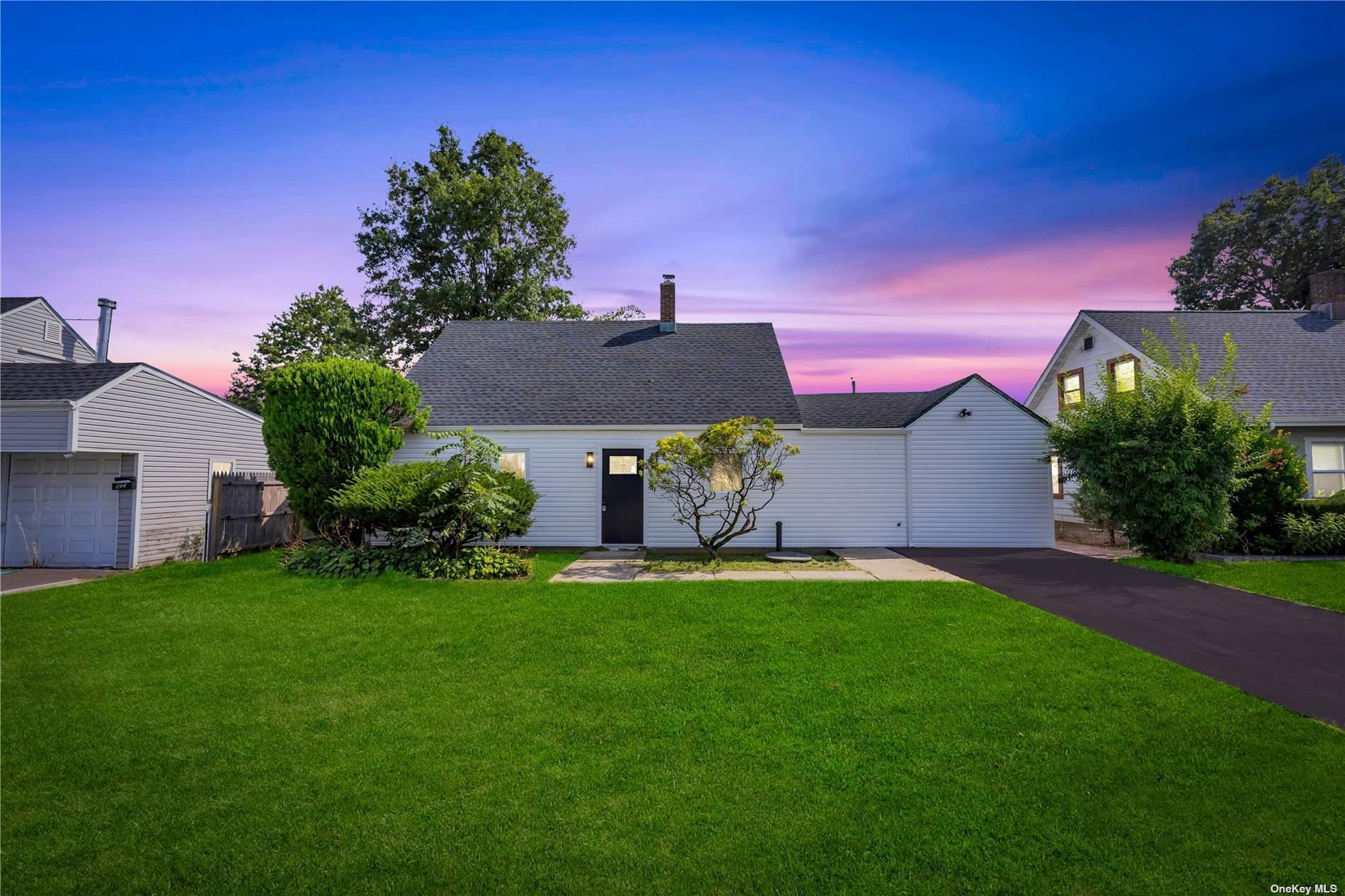 Dryden St, Westbury, NY 11590
