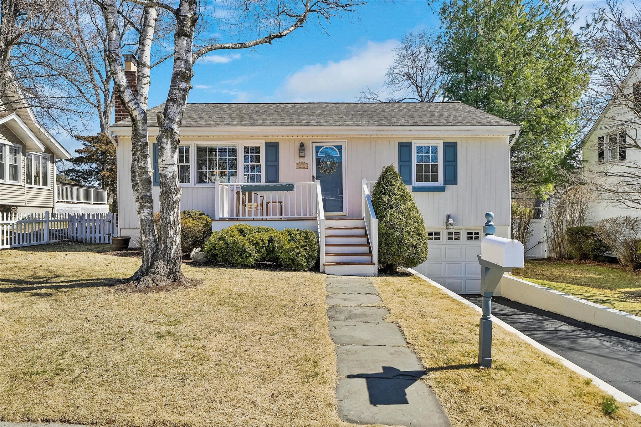 Seneca Ave, White Plains, NY 10603