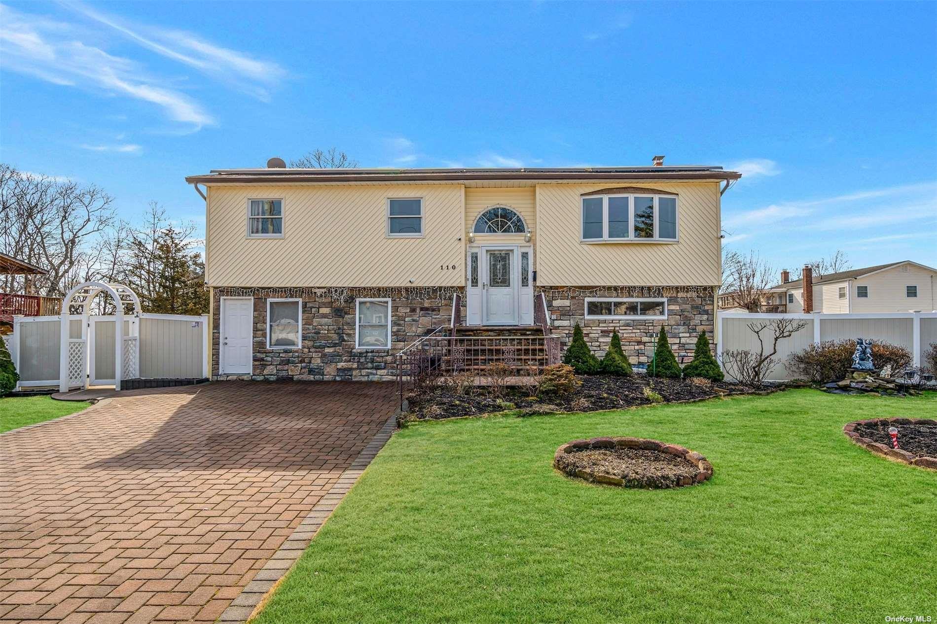 Cocoanut St, Brentwood, NY 11717
