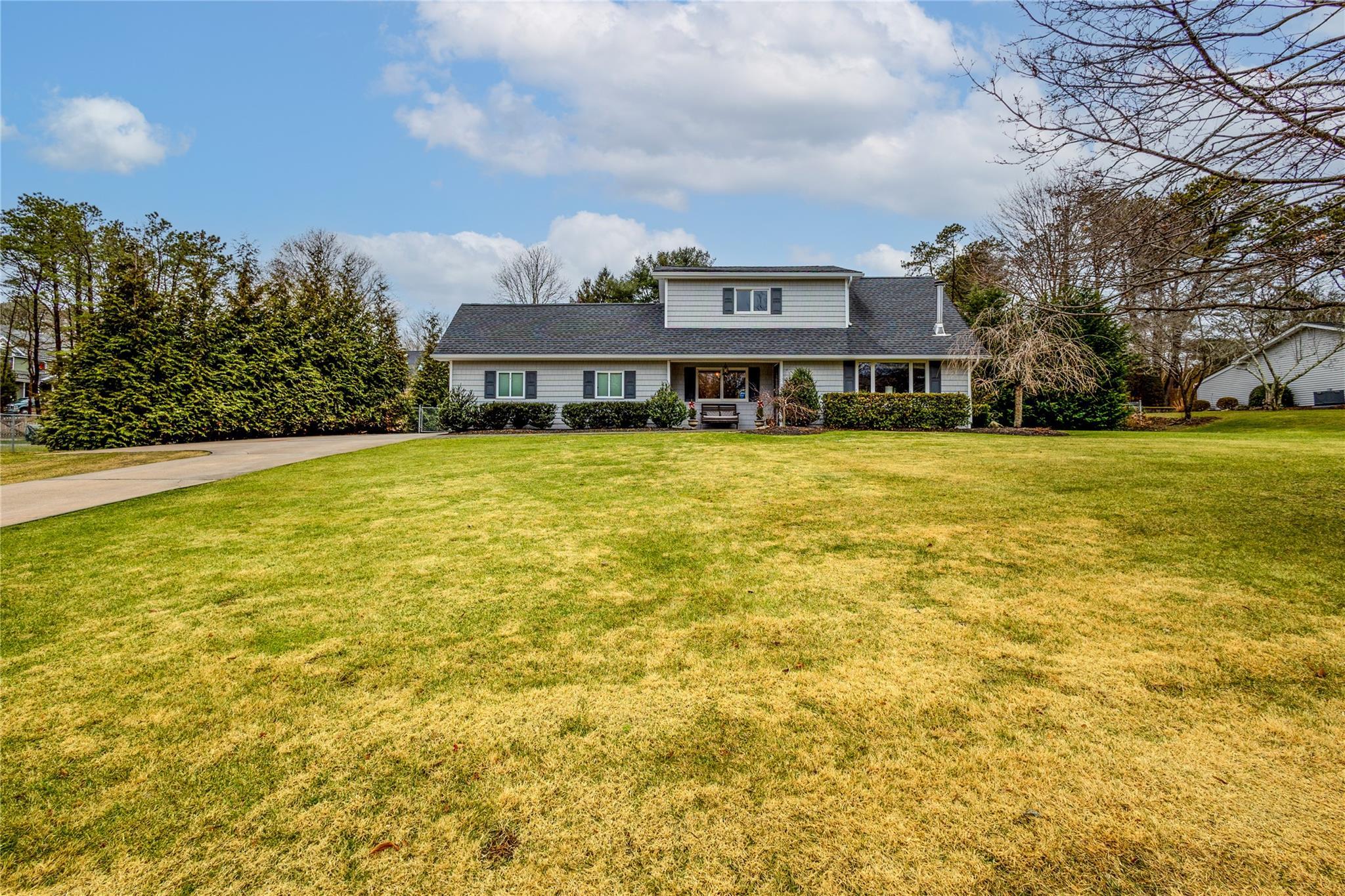 Rider Ln, Shoreham, NY 11786