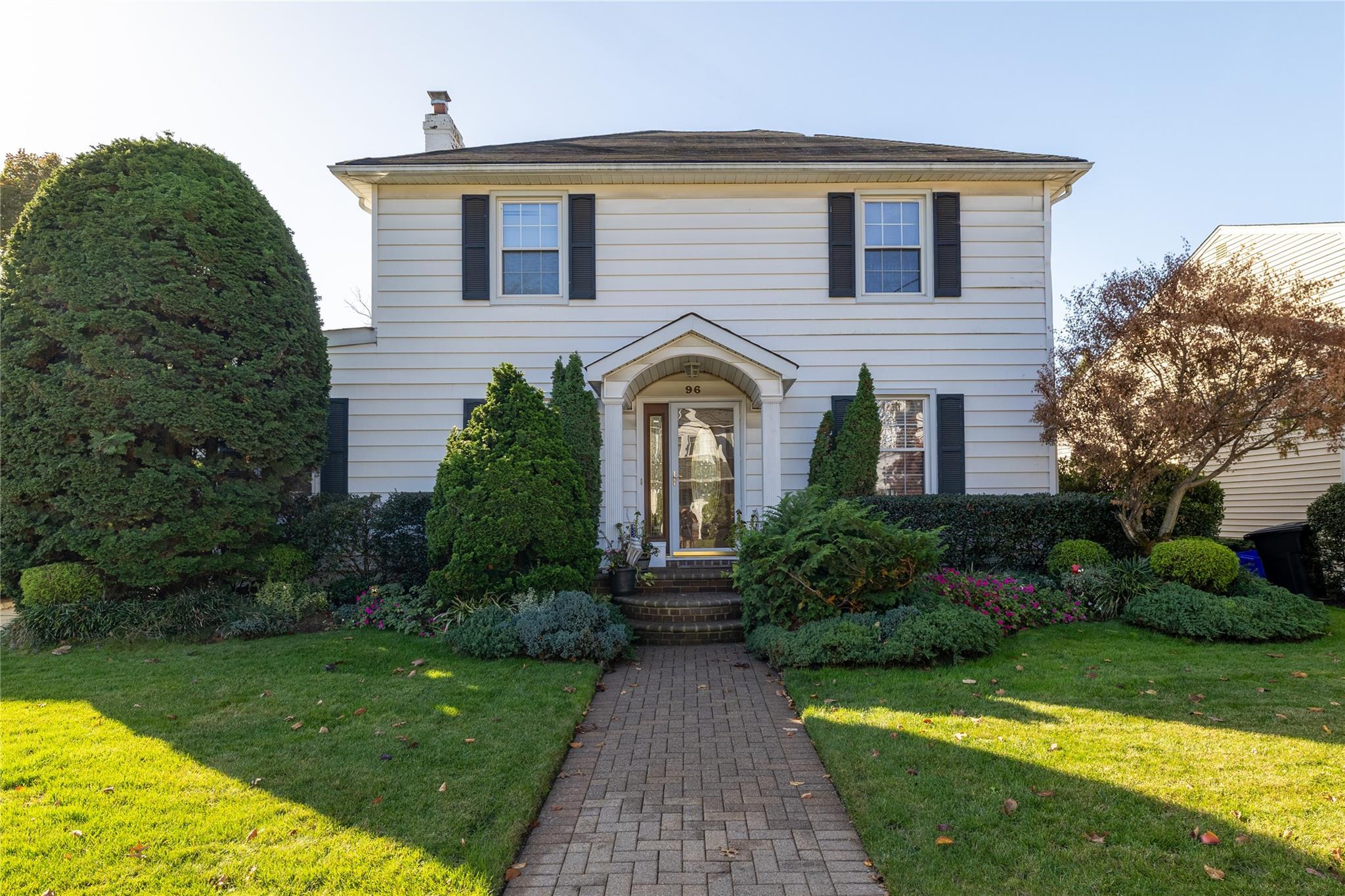 Dorchester Rd, Rockville Centre, NY 11570