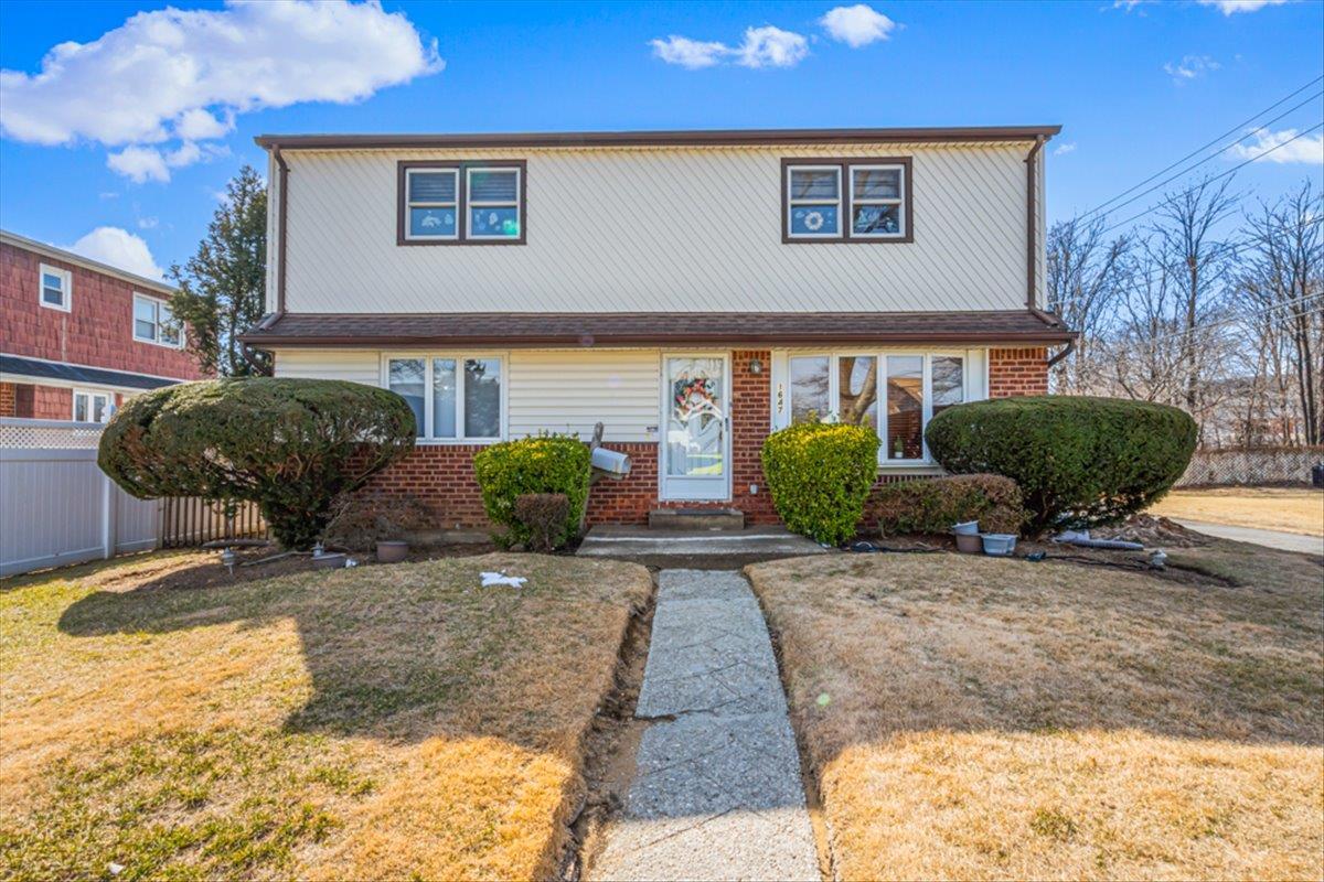 Miriam Ct, Elmont, NY 11003