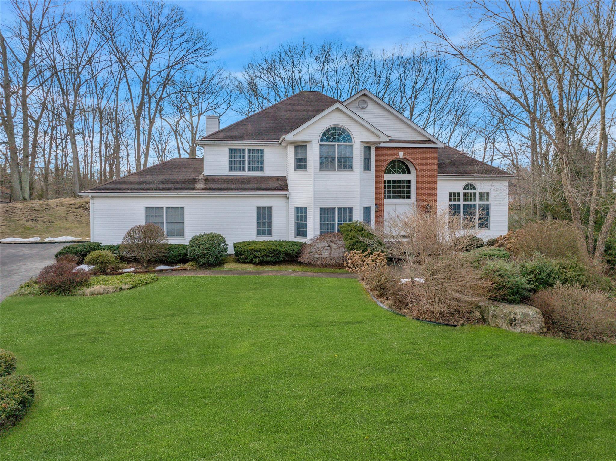 Cobbler Ln, East Setauket, NY 11733