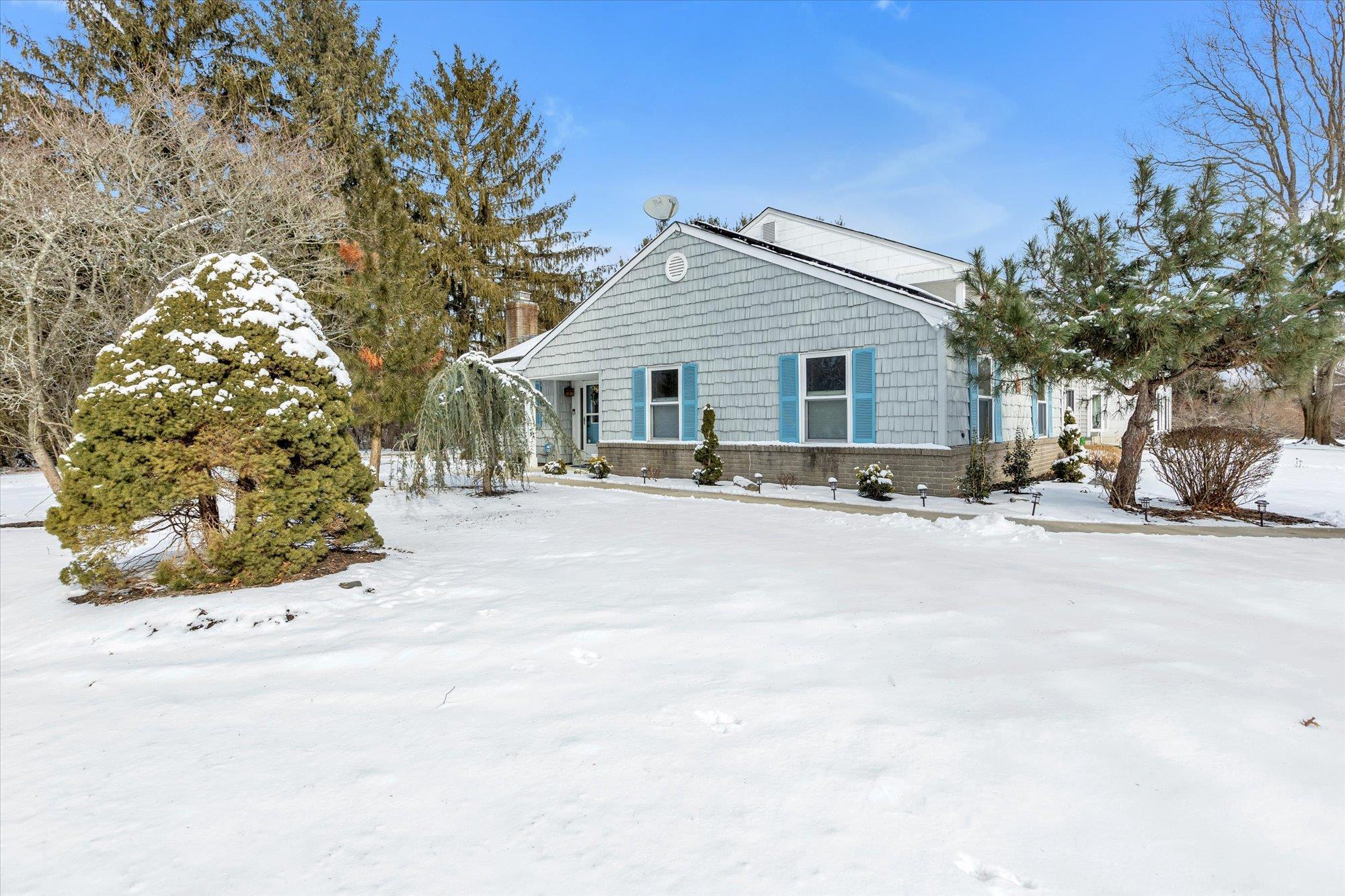 Charleston Ct, Coram, NY 11727