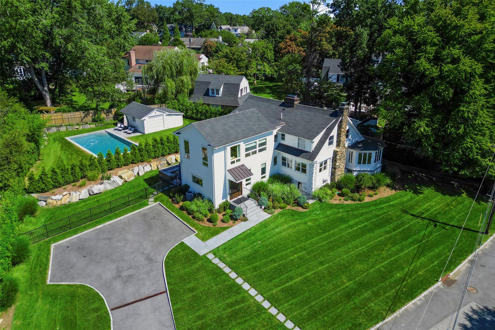 Shore Acres Dr, Mamaroneck, NY 10543