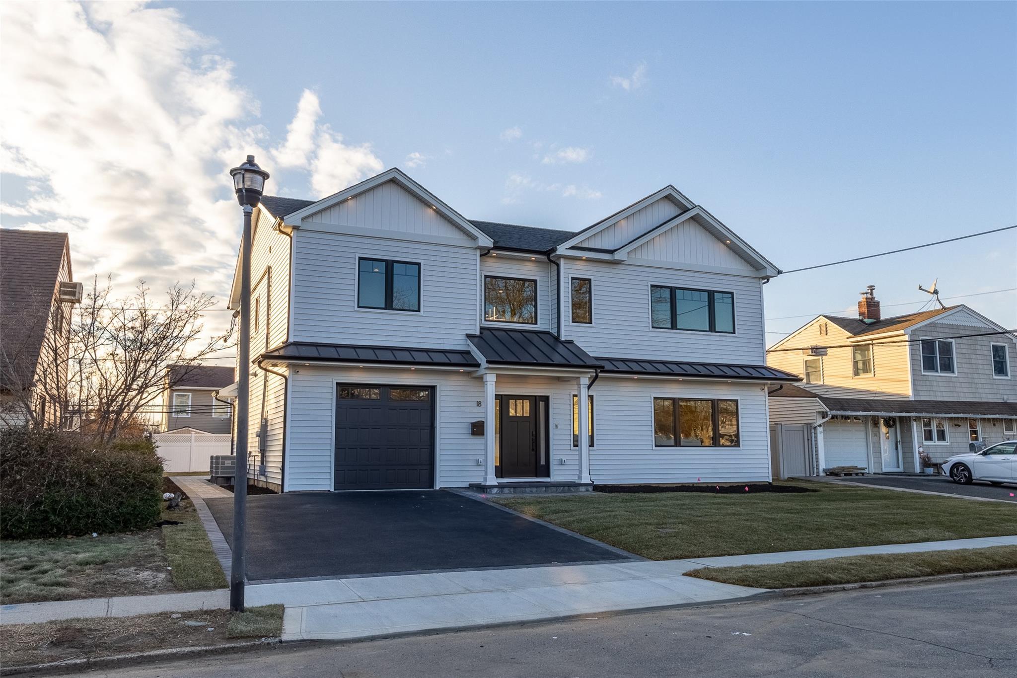 Hidden Ln, Westbury, NY 11590