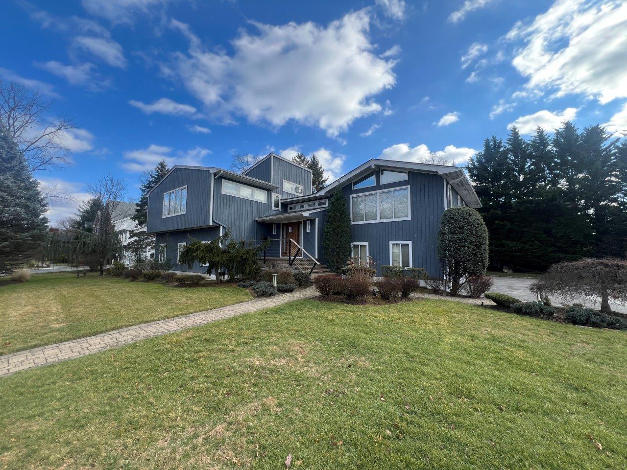Barton Rd, White Plains, NY 10605