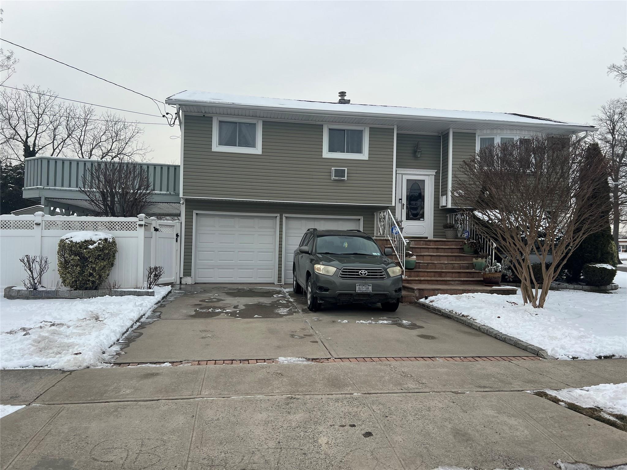 Peapond Rd, North Bellmore, NY 11710