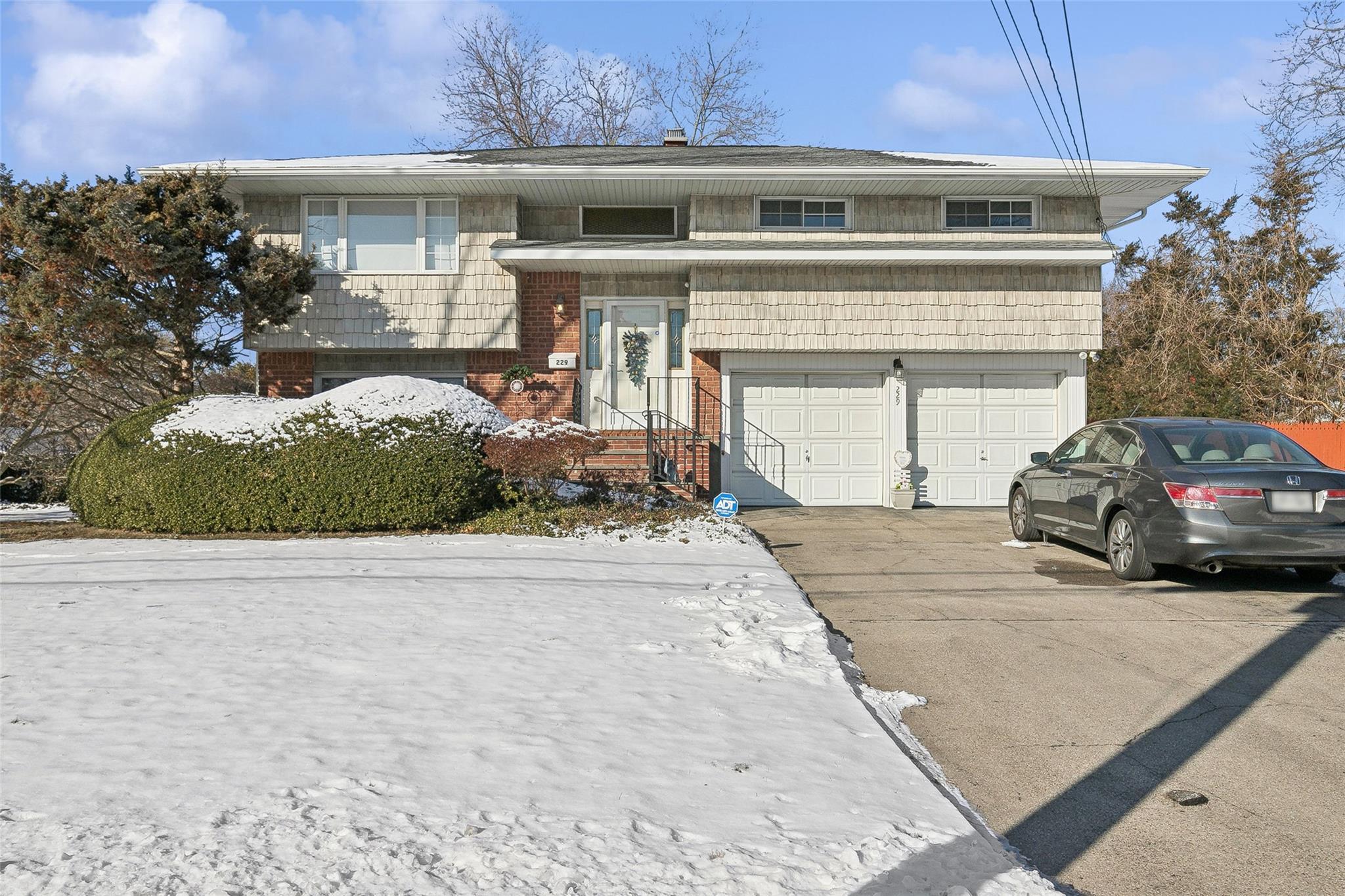 New Jersey Ave, Bay Shore, NY 11706